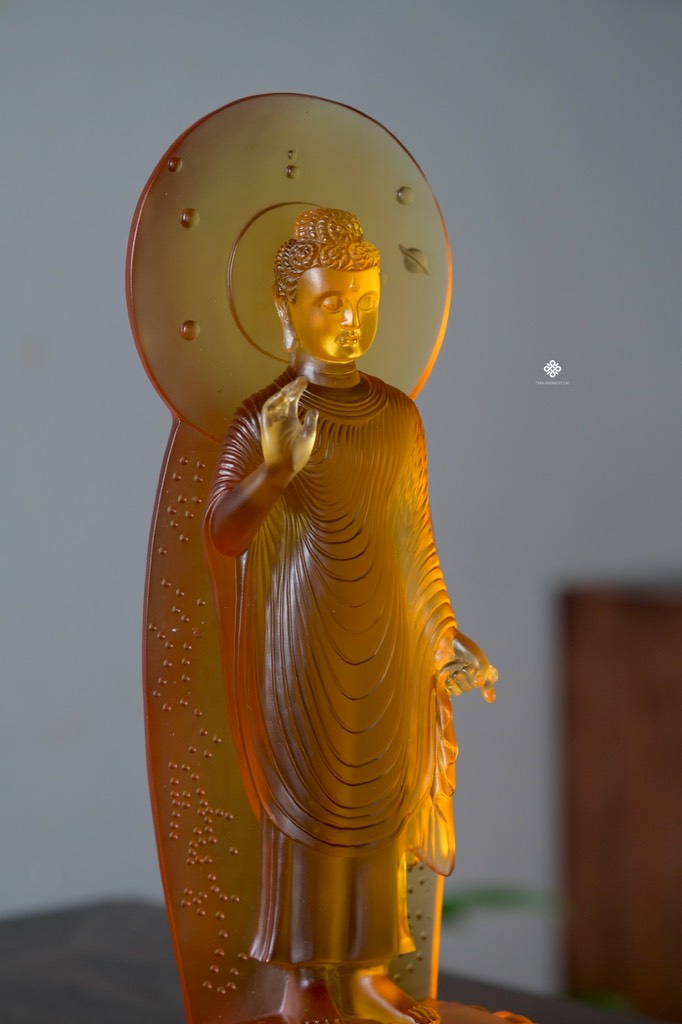 Tượng Đức Phật Thích Ca lưu ly vàng 36cm