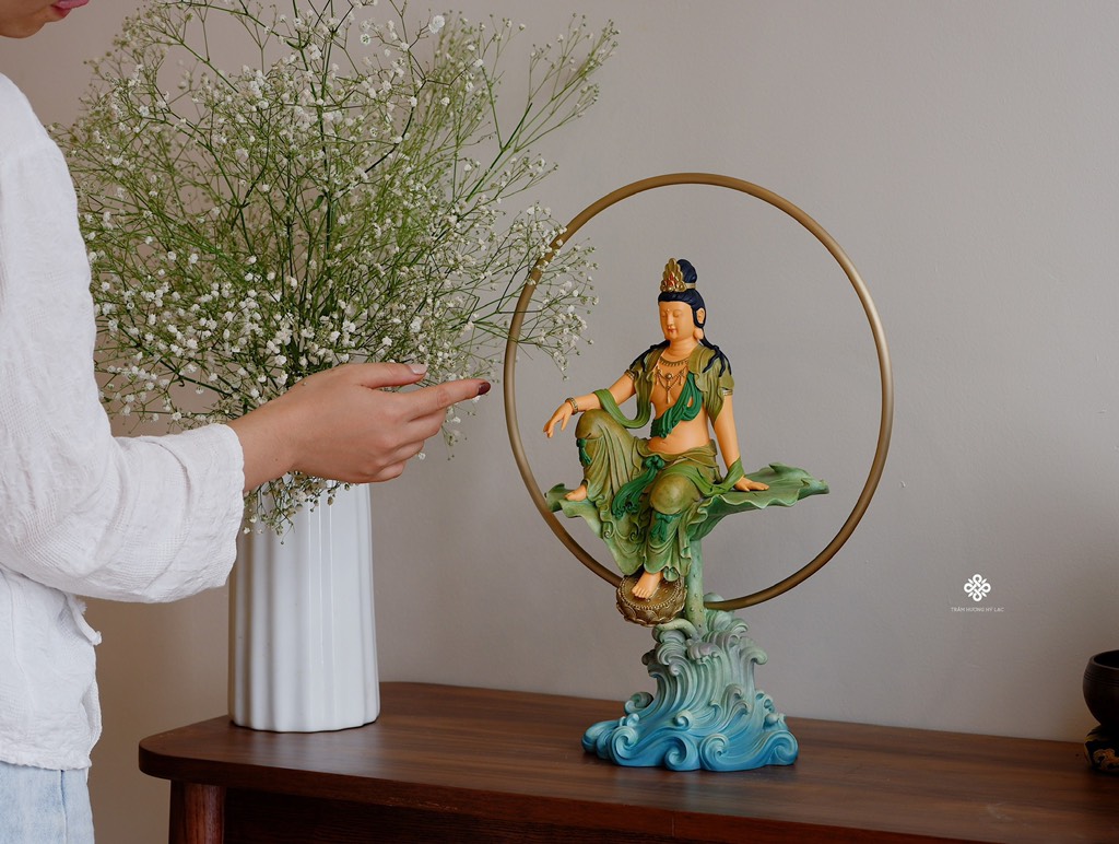 Tượng đồng Quán Tự Tại thuỷ nguyệt