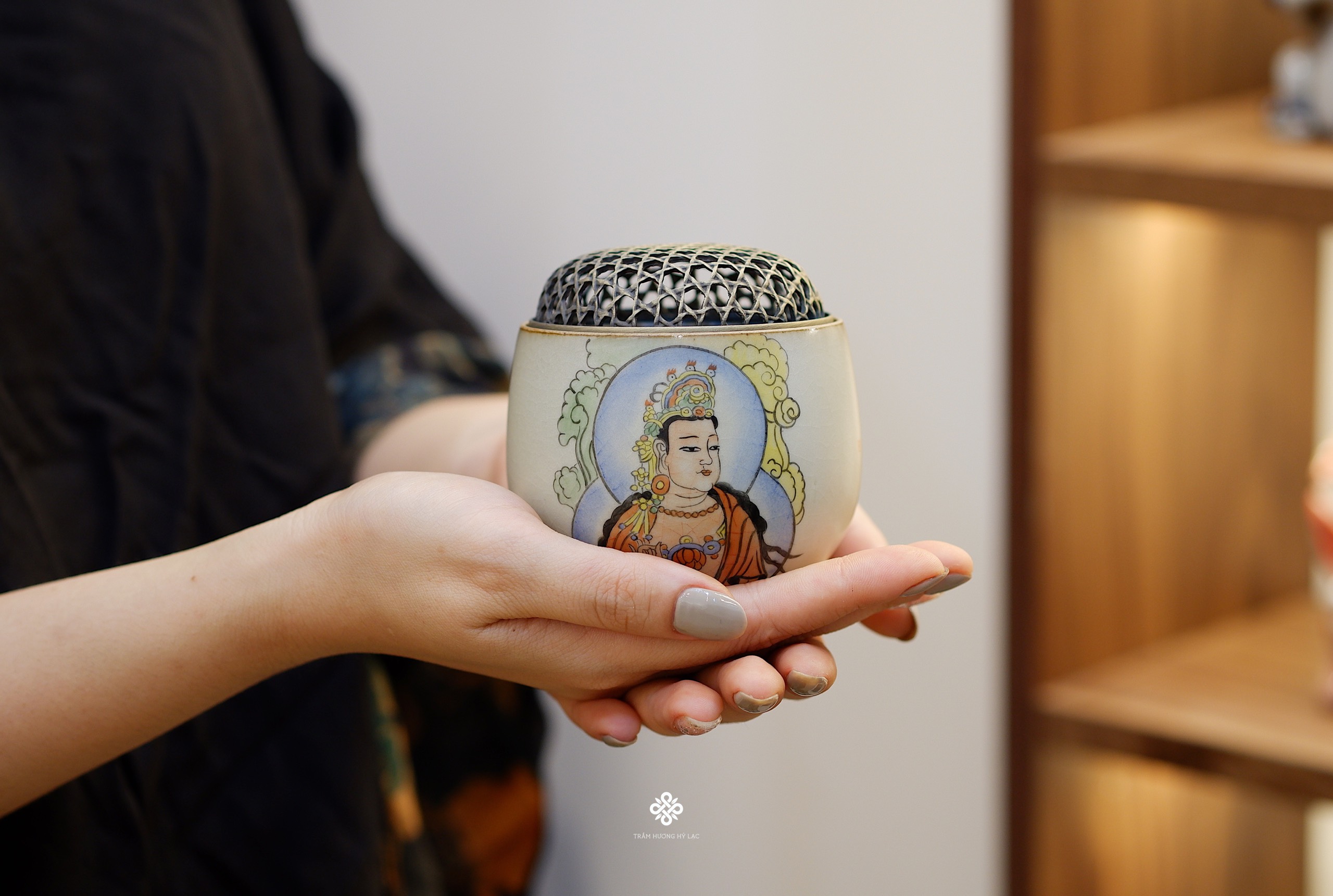 Lư gốm vẽ tay Quan Âm Bồ tát