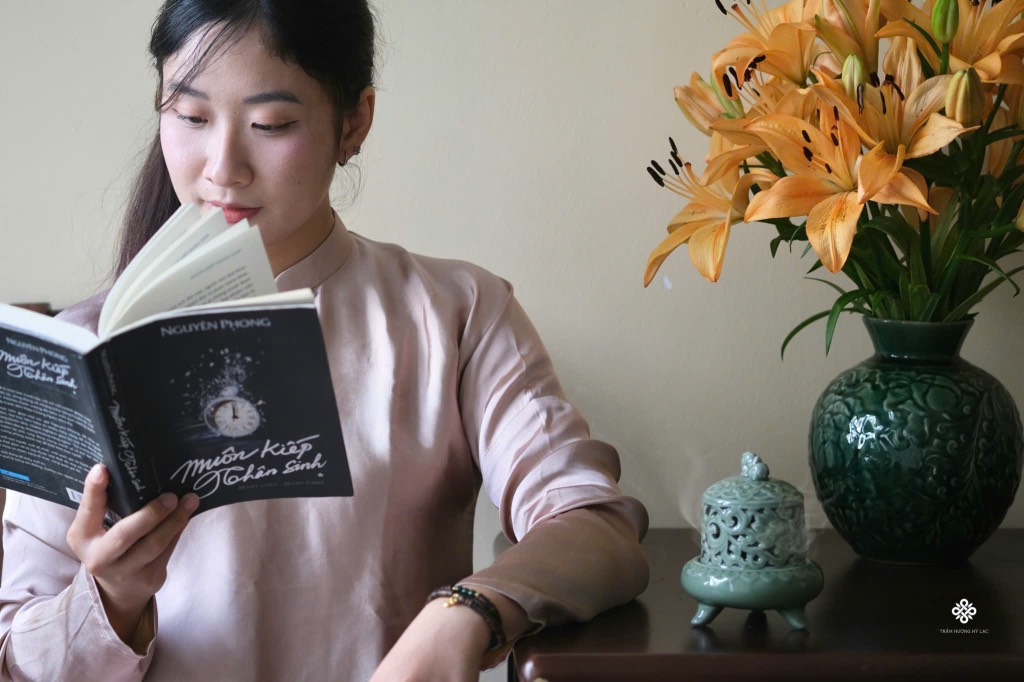 Lư gốm men ngọc hoa sen cổ điển
