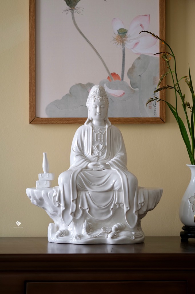 Tượng Quan Âm Bồ tát sứ trắng 44.5cm