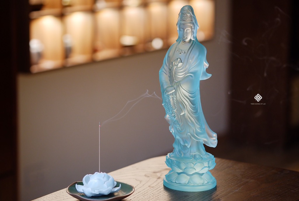 Tượng Quan Âm Bồ tát lưu ly xanh ngọc 29cm