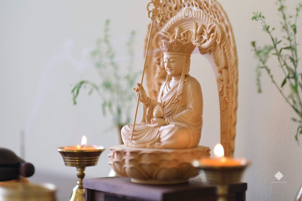 Tượng Địa Tạng Bồ tát gỗ hinoki
