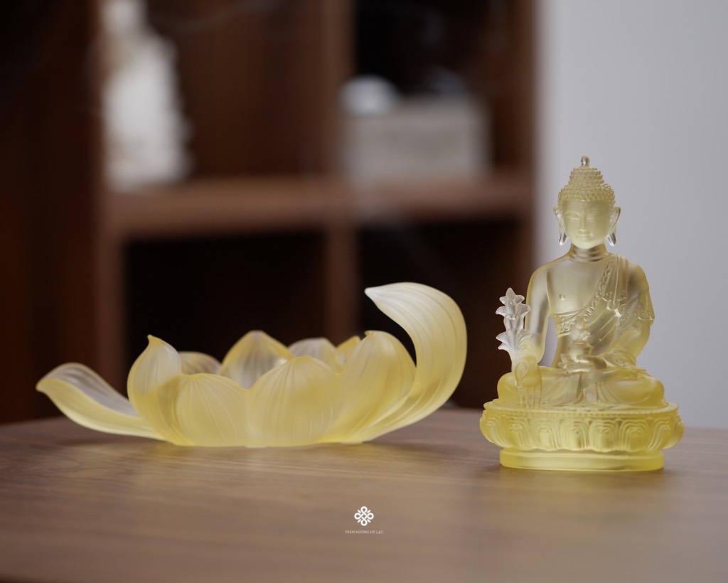 Tượng Đức Phật Dược Sư liên hoa lưu ly vàng