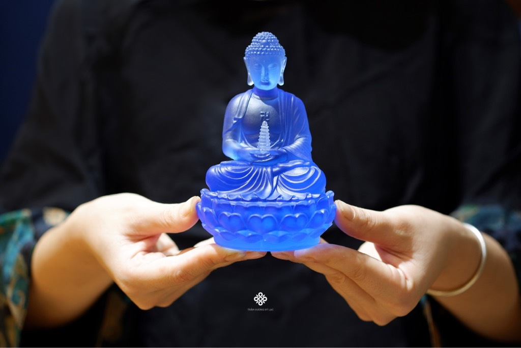 Tượng Đức Phật Dược Sư cầm bảo tháp lưu ly xanh dương 12.5cm