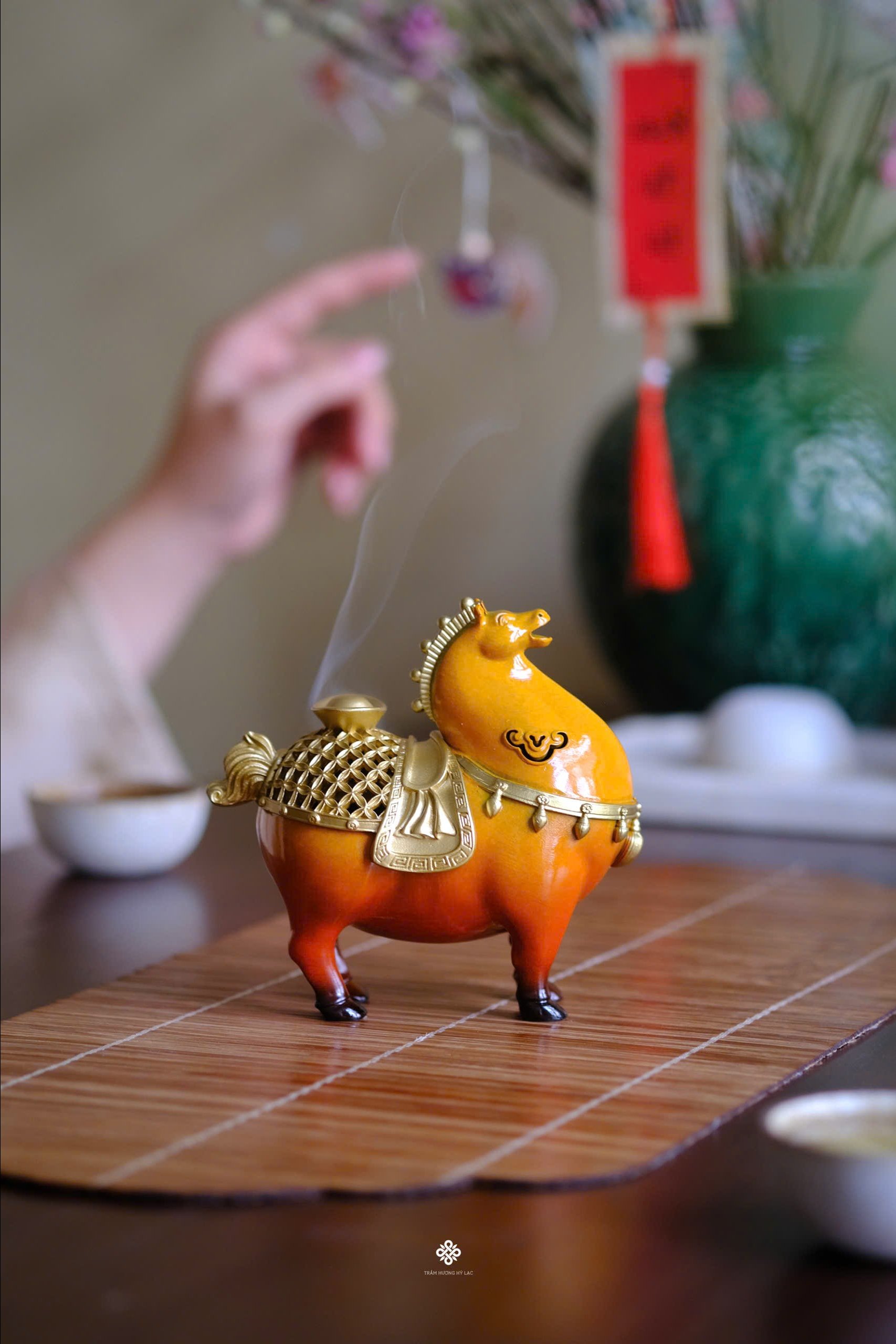 Lư đồng lộc mã vàng