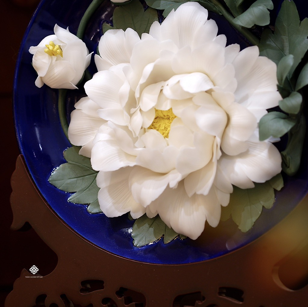 Đĩa trang trí hoa mẫu đơn trắng 25cm