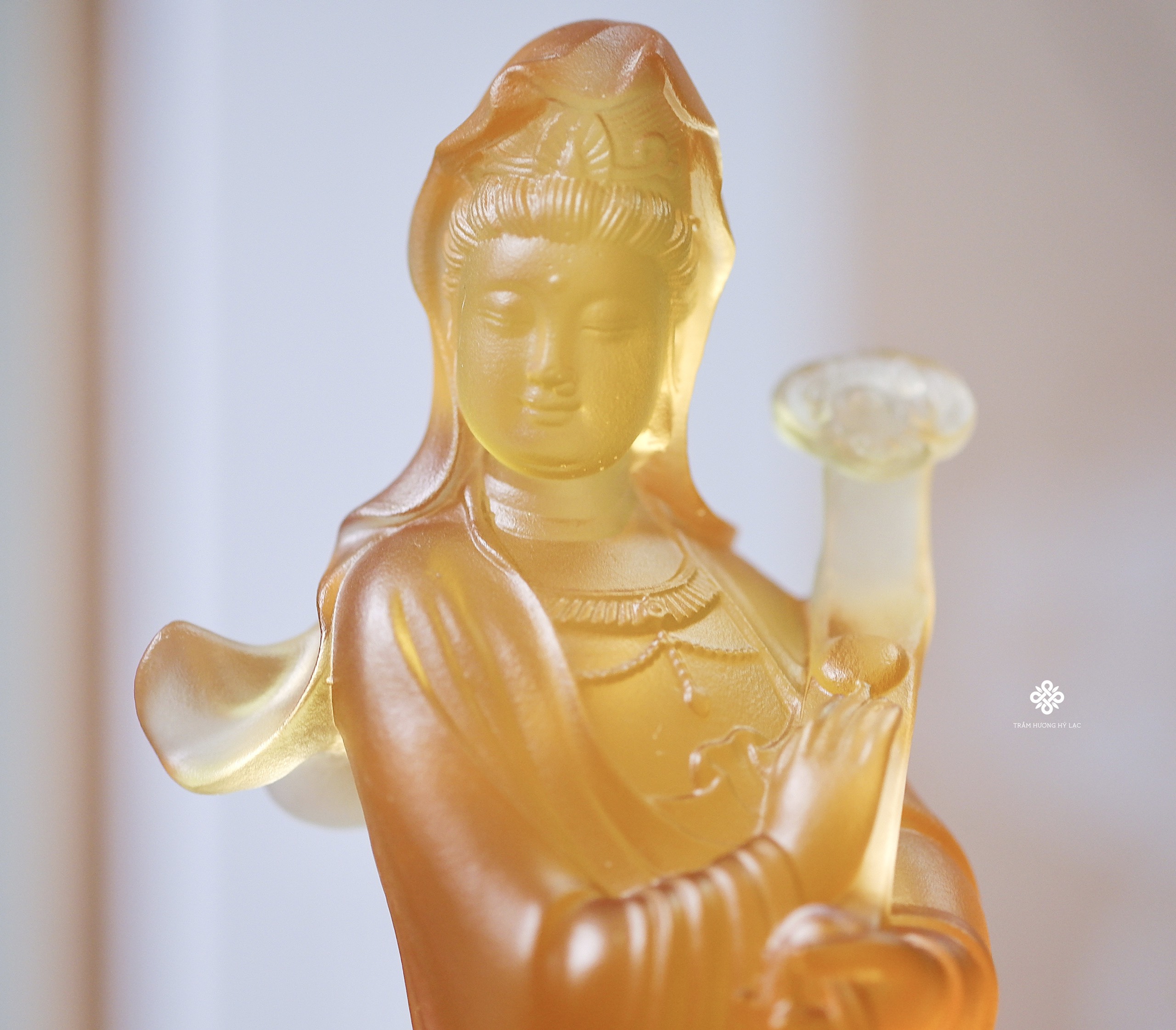 Tượng Quan Âm Như Ý lưu ly vàng