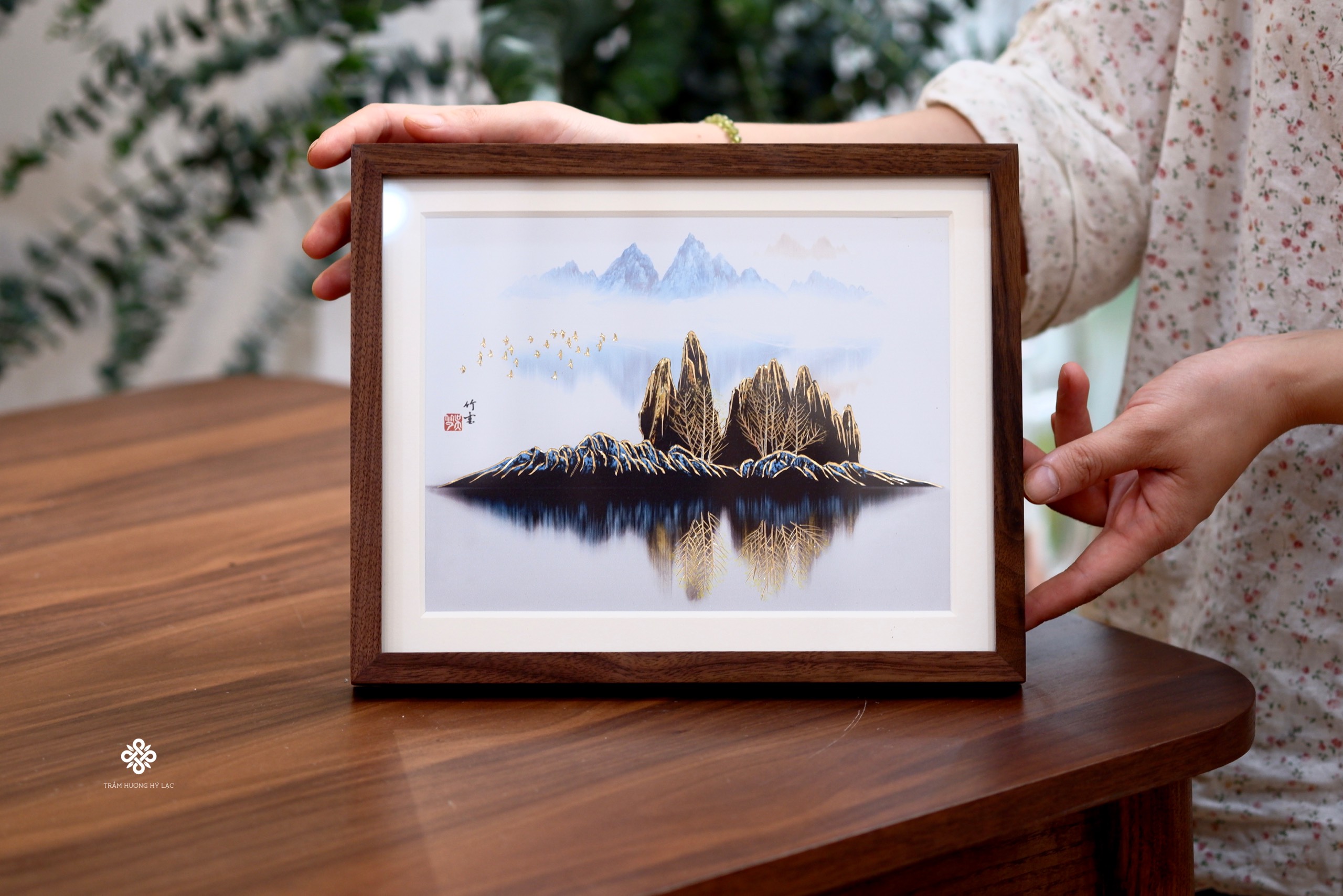 Tranh đồng khắc tay để bàn Khung trời thanh an