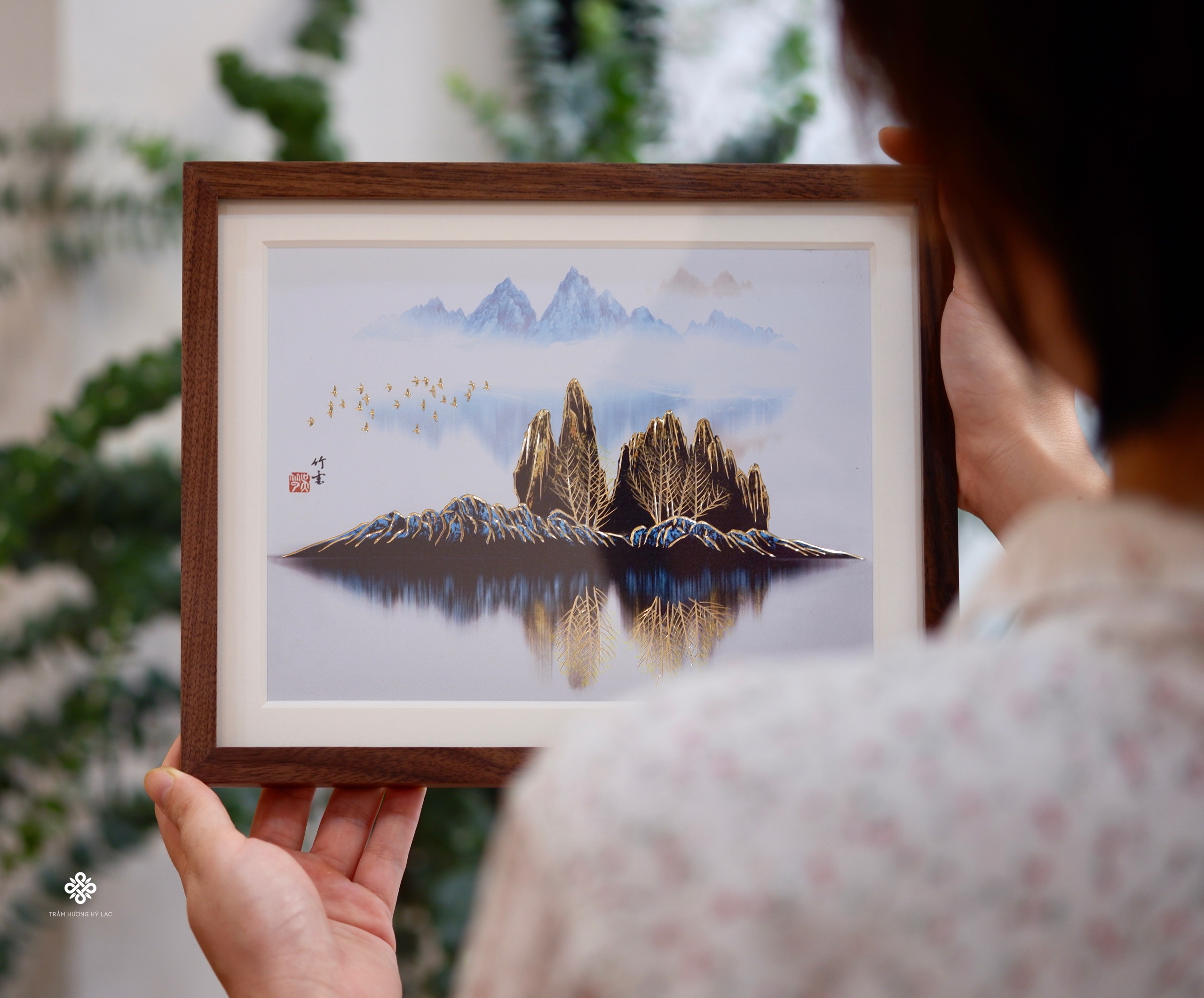 Tranh đồng khắc tay để bàn Khung trời thanh an