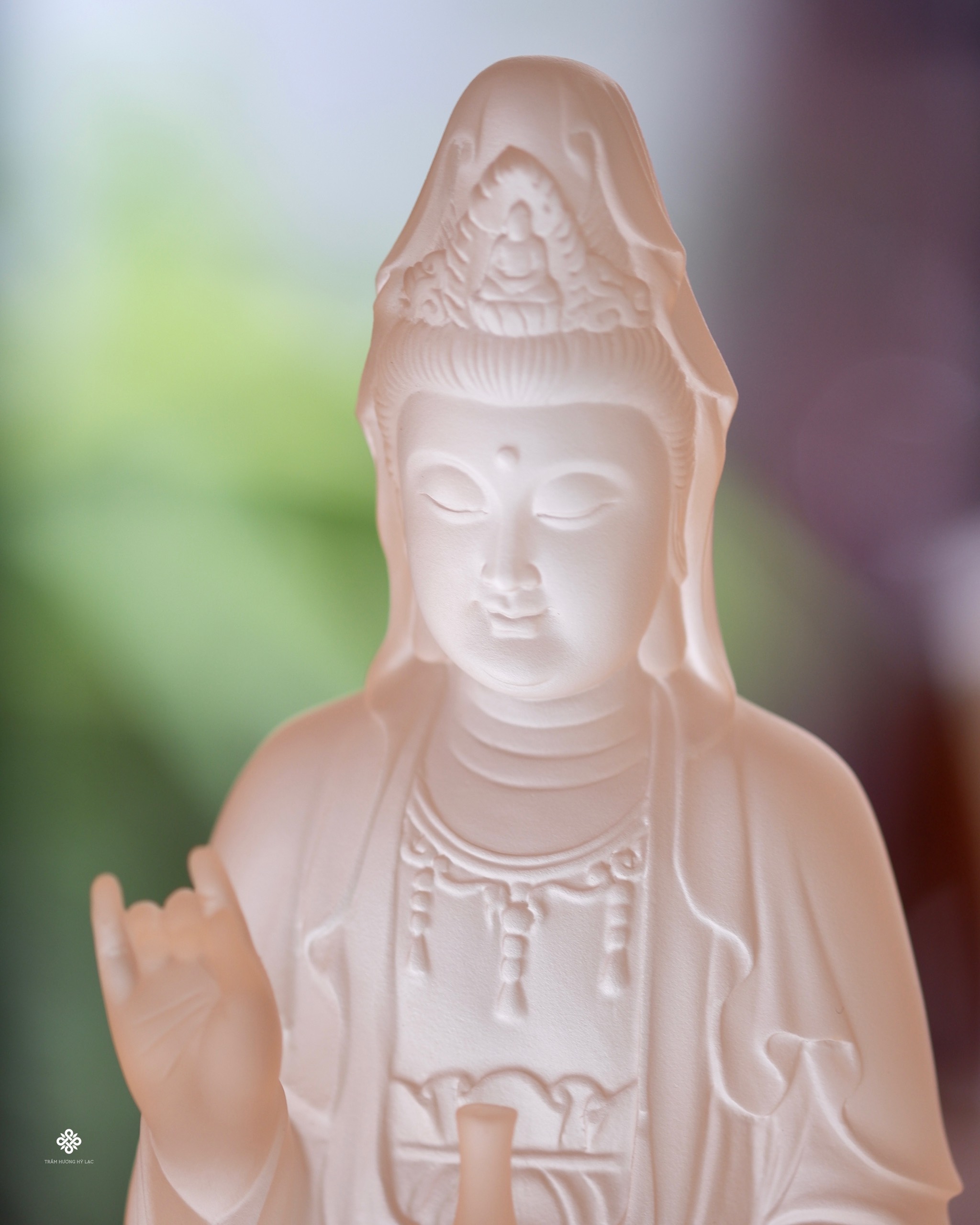 Tượng Quan Âm Bồ tát lưu ly trắng 21.5cm