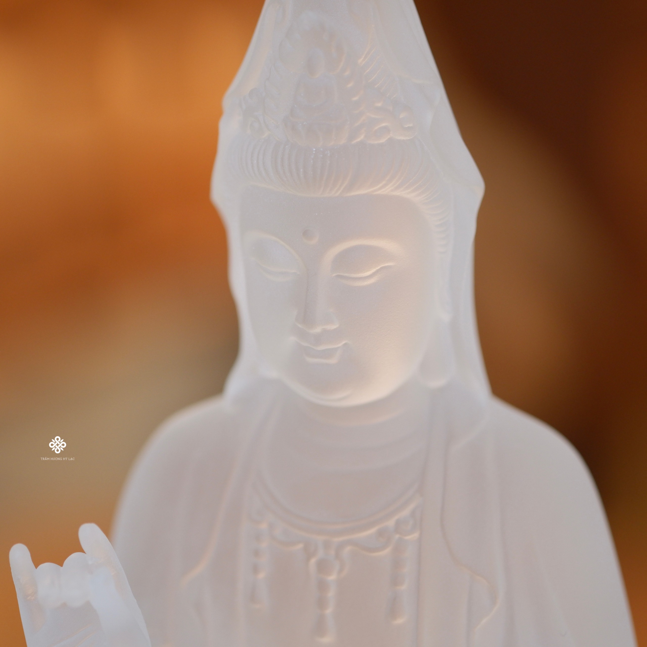 Tượng Quan Âm Bồ tát lưu ly trắng 21.5cm