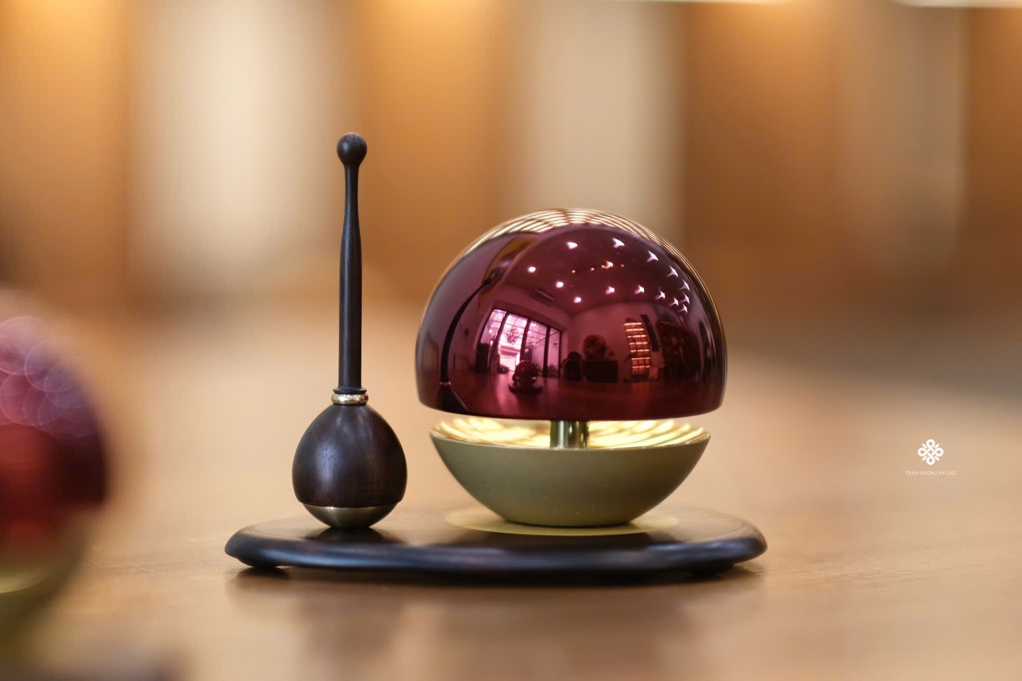 Chuông Nhật ngọc hồng lựu