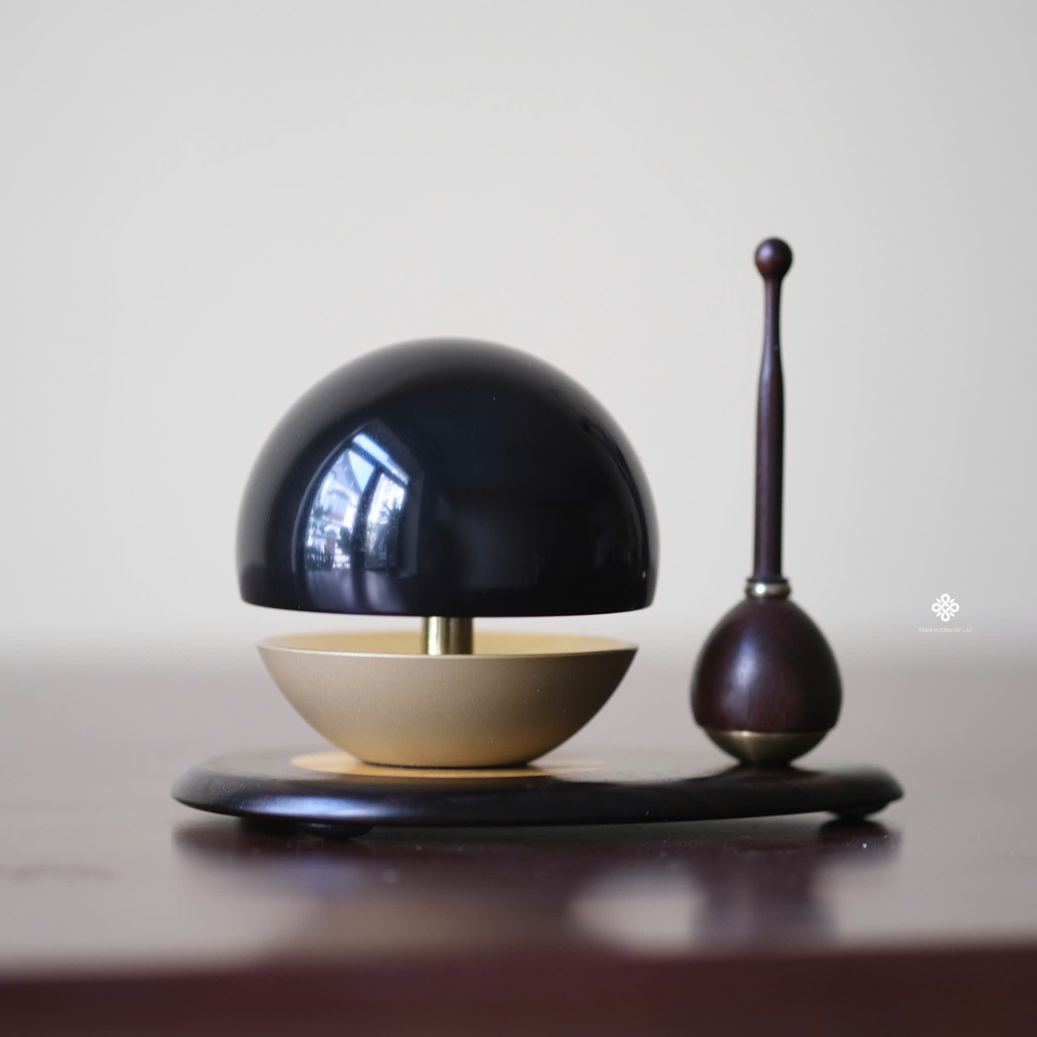 Chuông đồng Nhật Bản ngọc hưởng âm màu đen 5.4cm