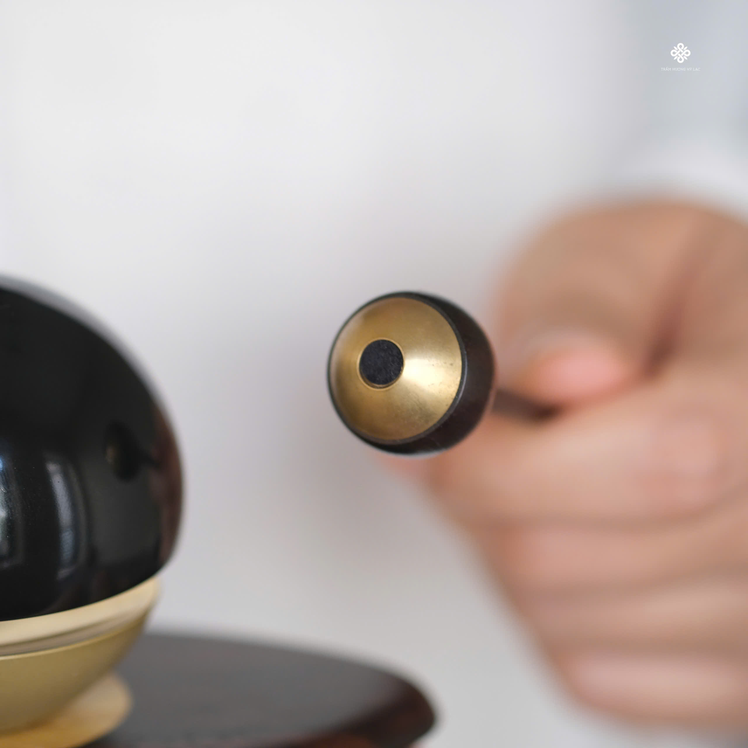 Chuông đồng Nhật Bản ngọc hưởng âm màu đen 5.4cm