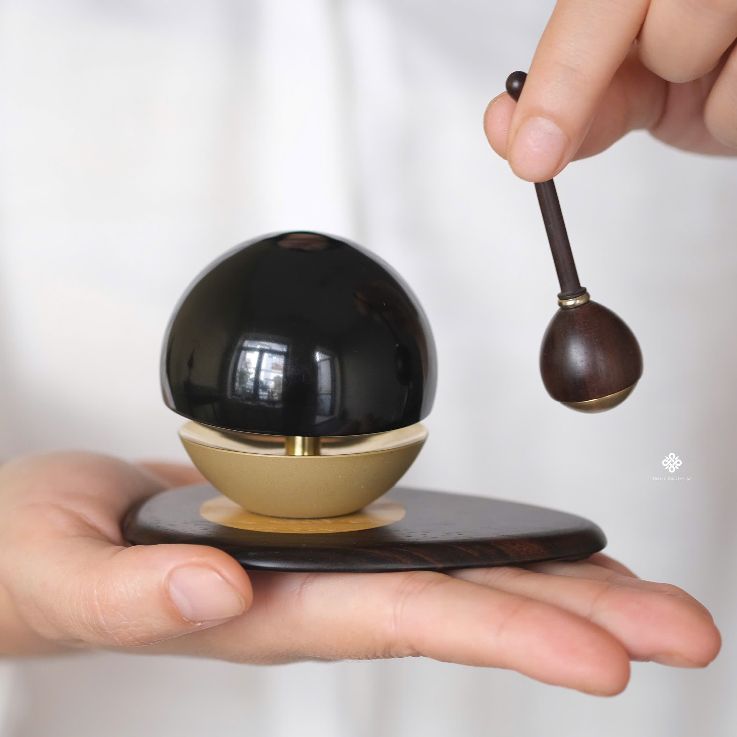 Chuông đồng Nhật Bản ngọc hưởng âm màu đen 5.4cm