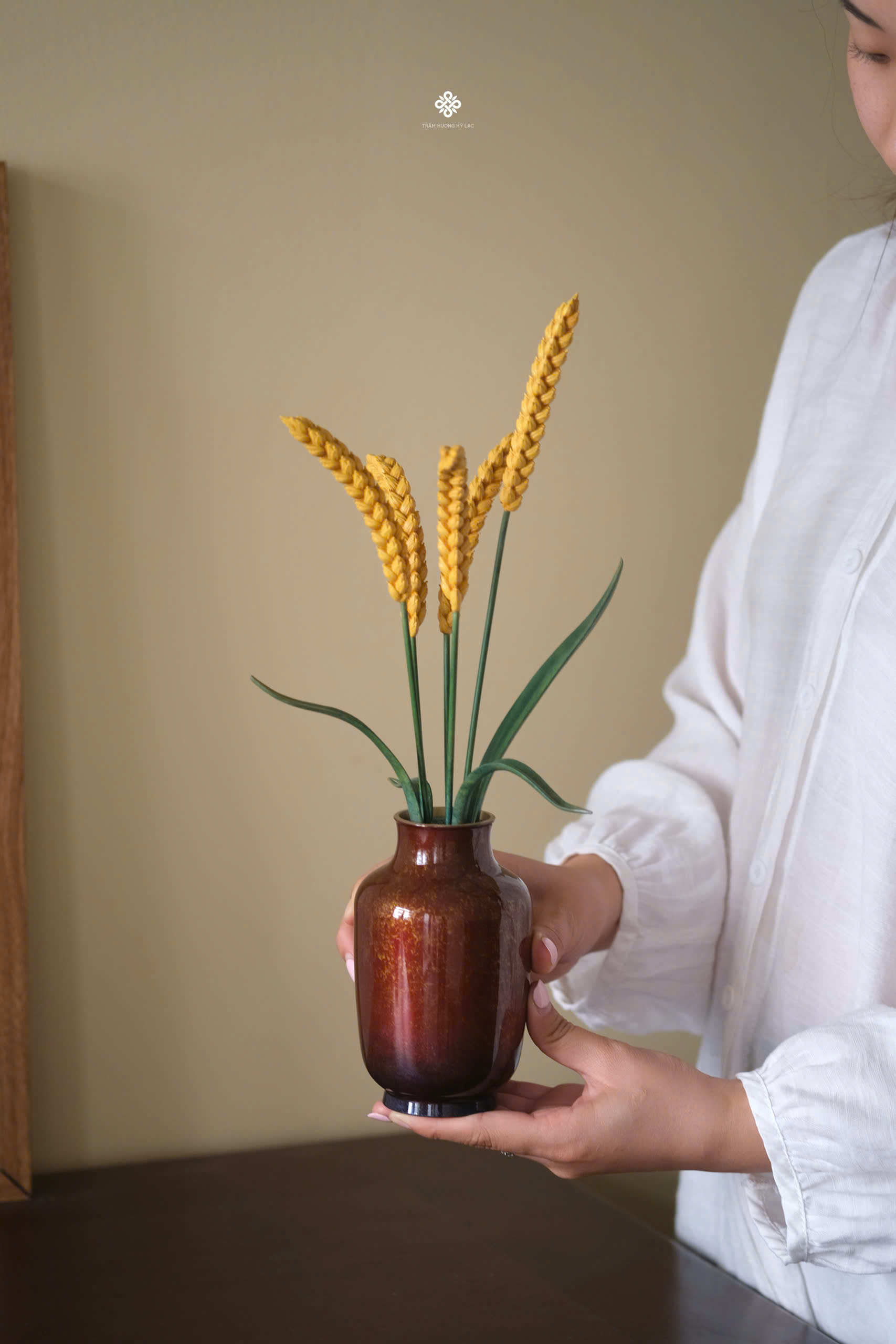 Tượng đồng mùa vàng
