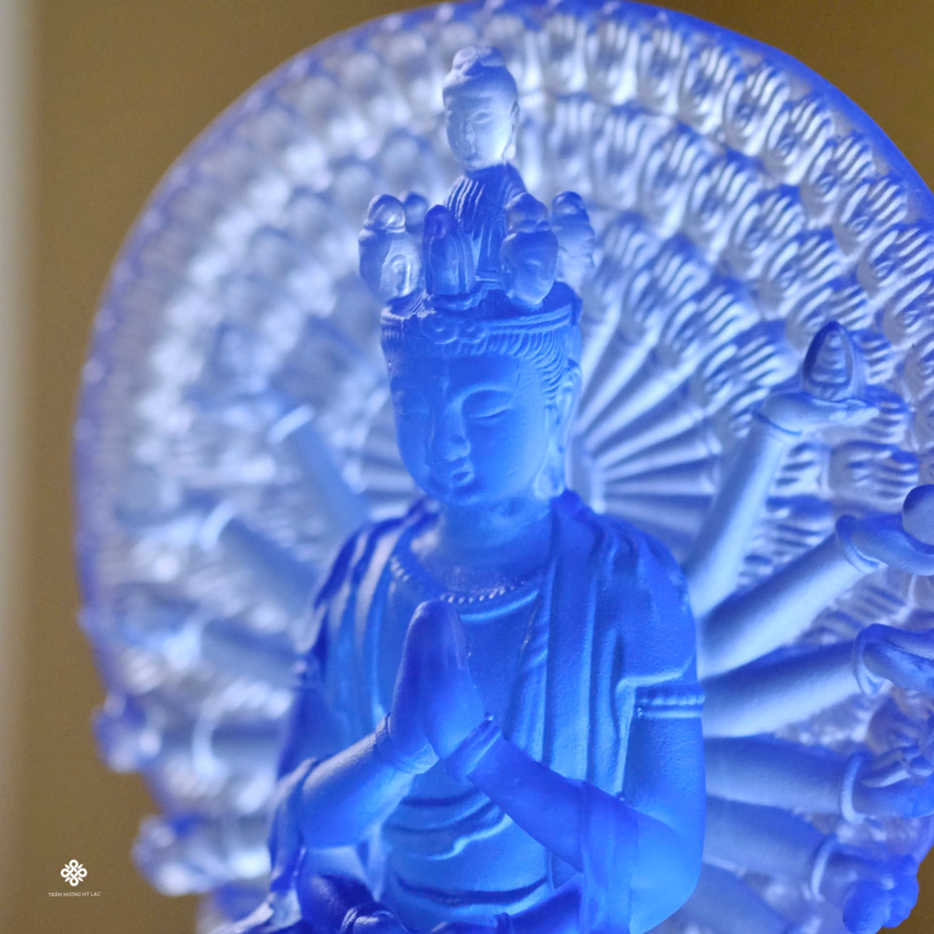 Tượng Quan Âm thiên thủ thiên nhãn lưu ly xanh 10cm