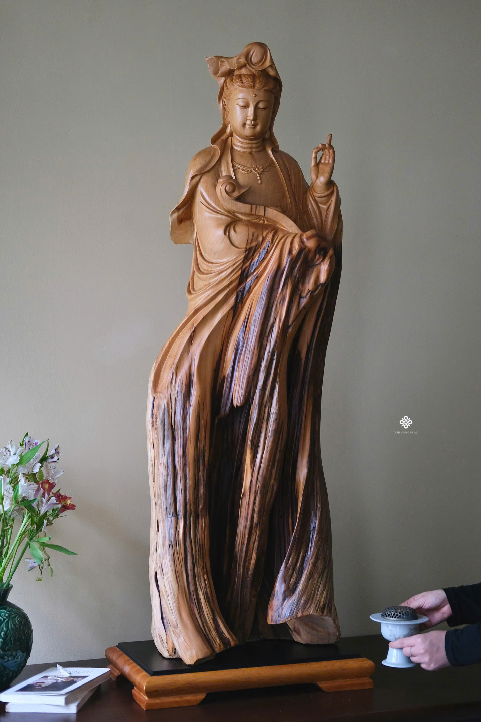 Tượng Quan Âm Như Ý lũa nhai bách 120cm