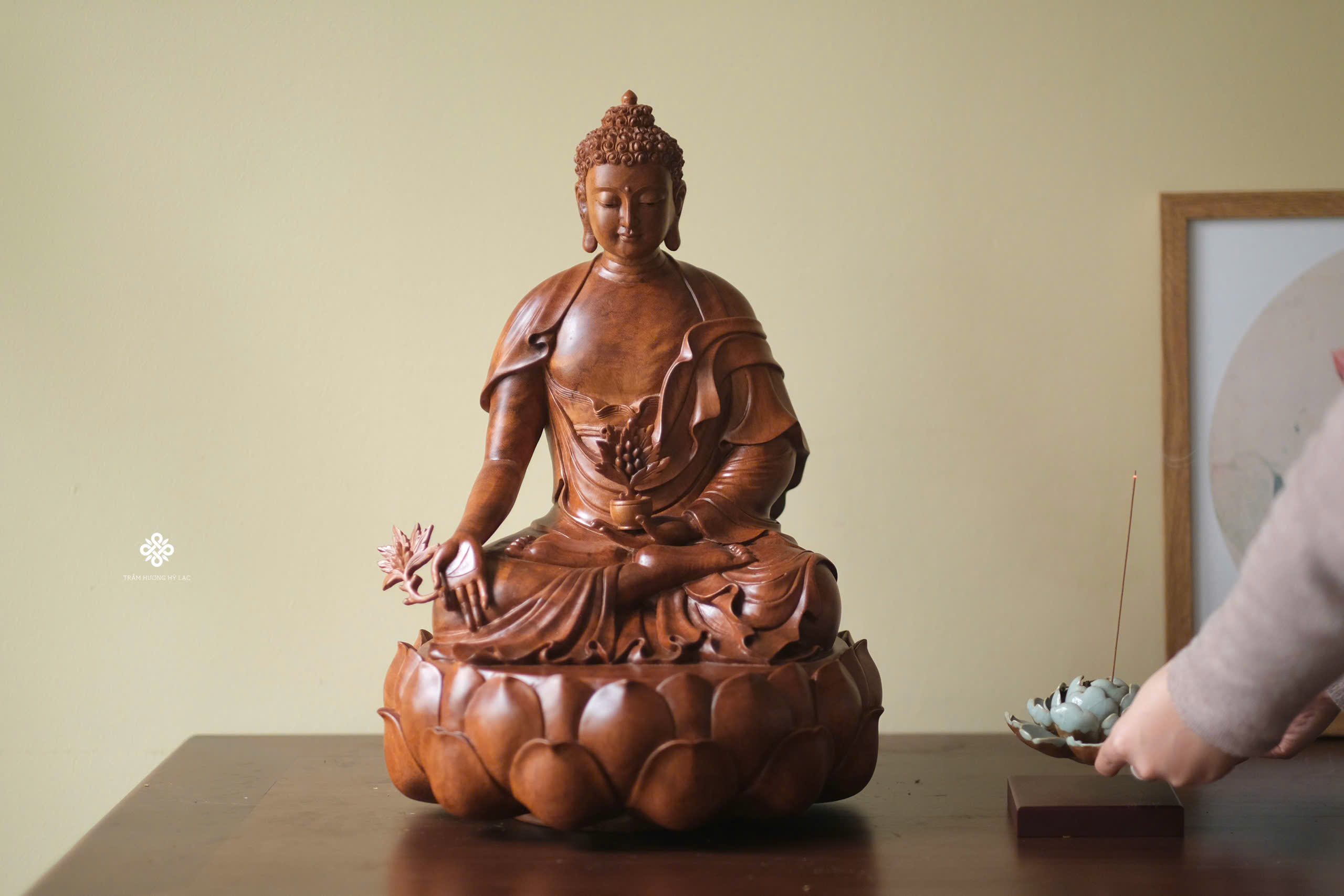 Tượng Phật Dược Sư gỗ gõ