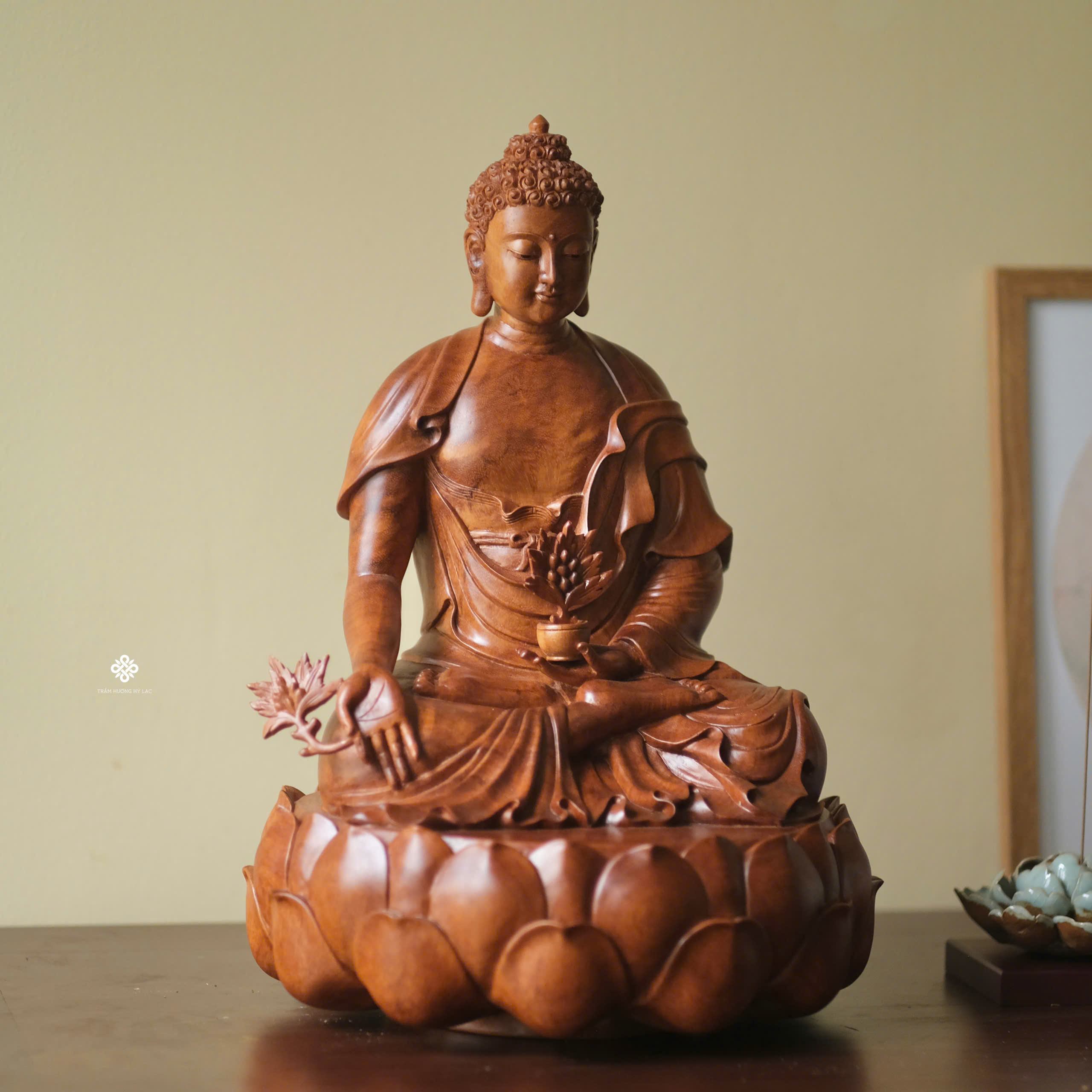 Tượng Phật Dược Sư gỗ gõ