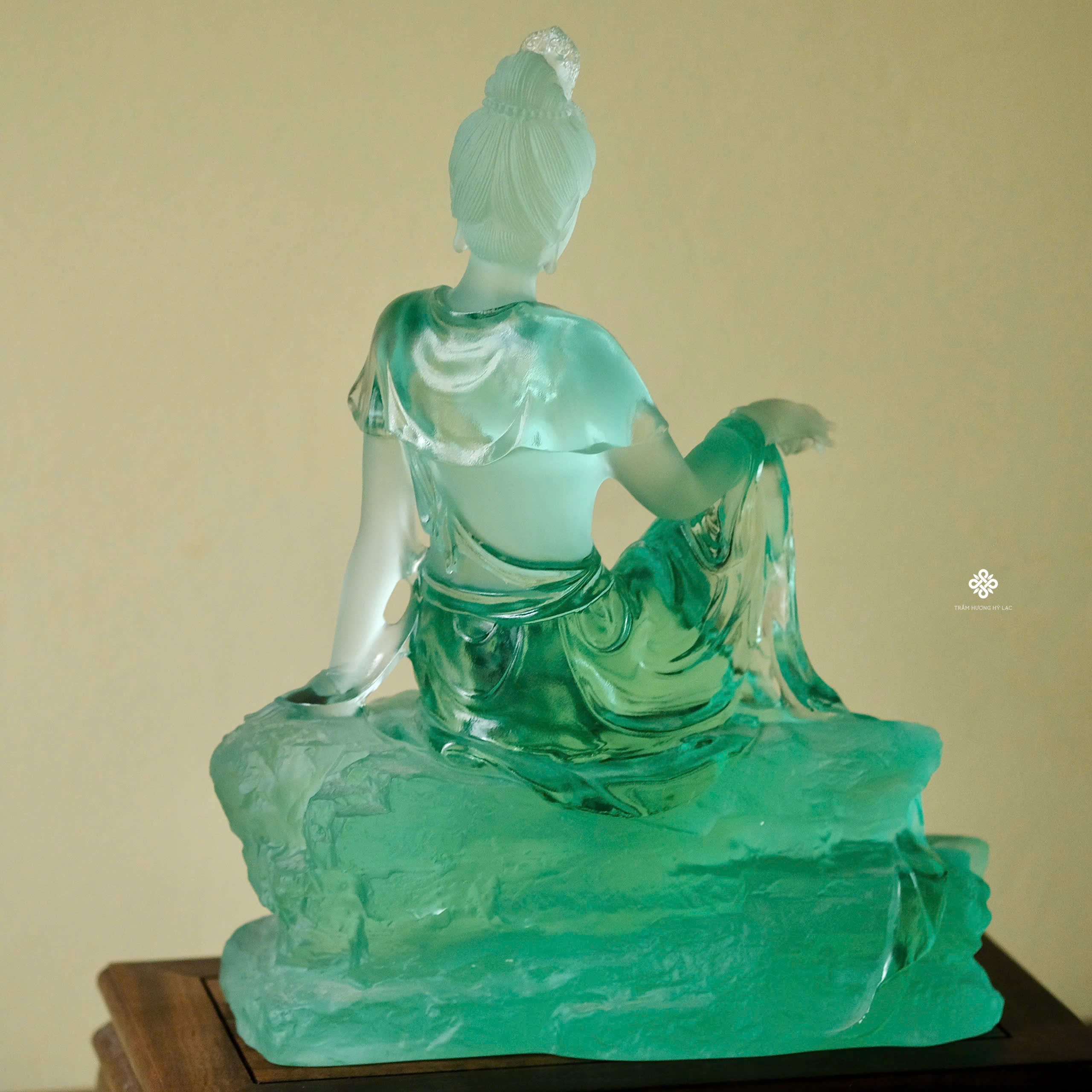 Tượng Quán Tự Tại lưu ly ngọc bích