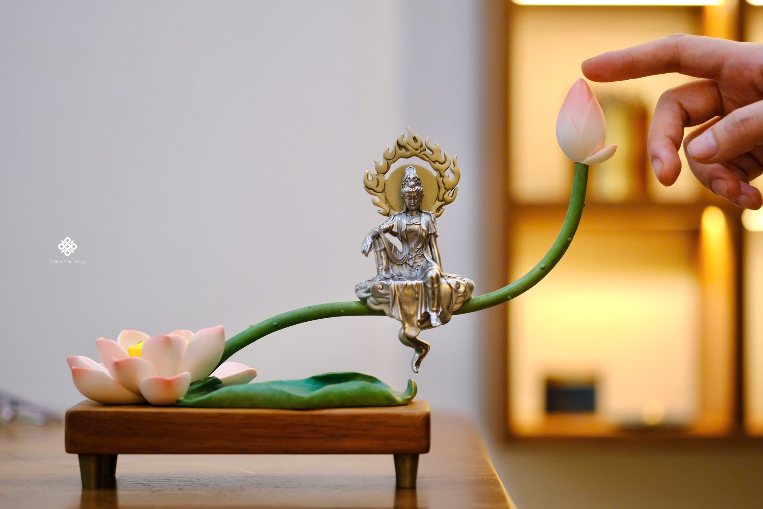 Tượng đồng Hồng Liên Viên Giác