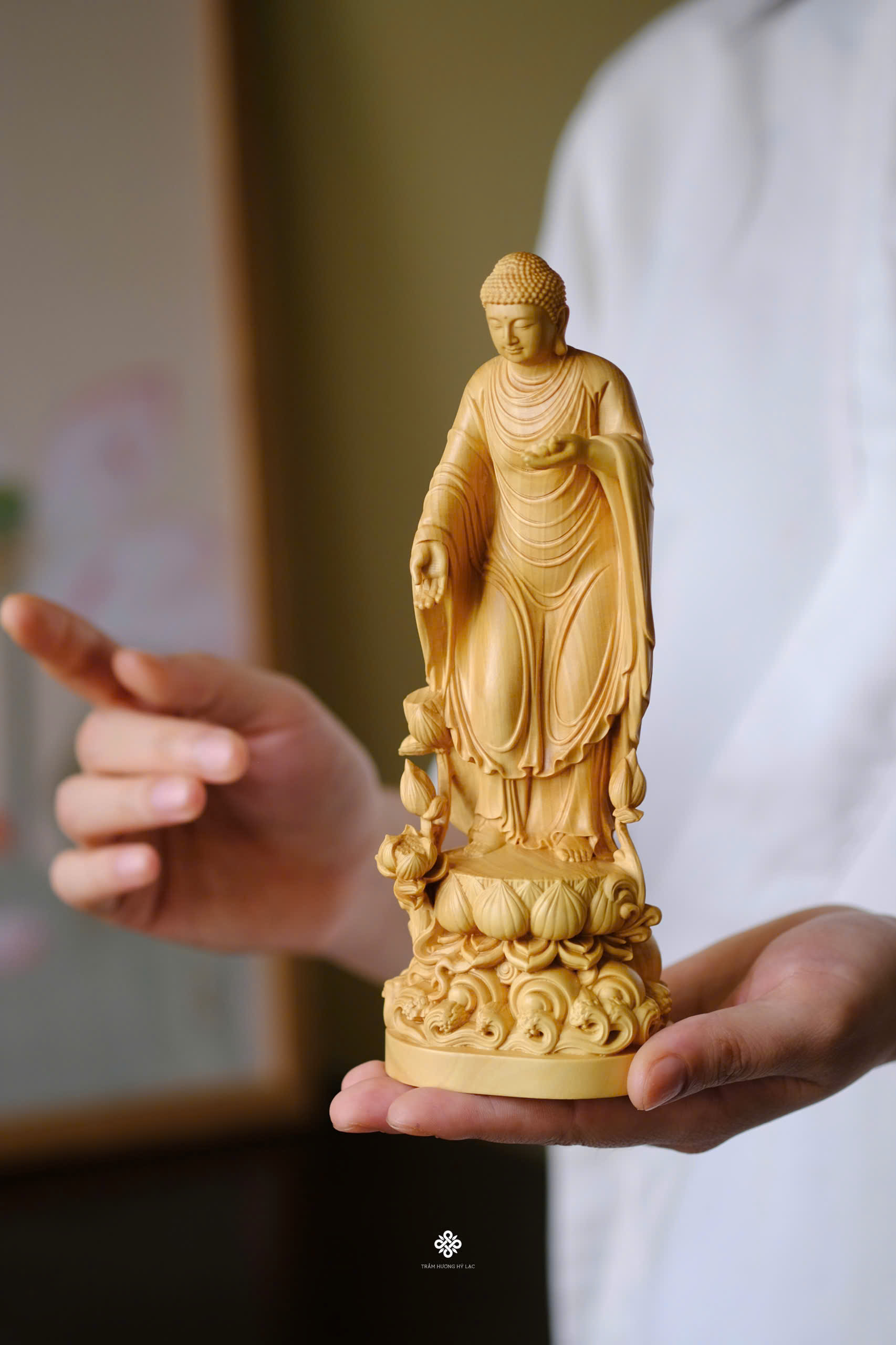 Tượng Phật A Di Đà tiếp dẫn gỗ hoàng dương lá nhỏ