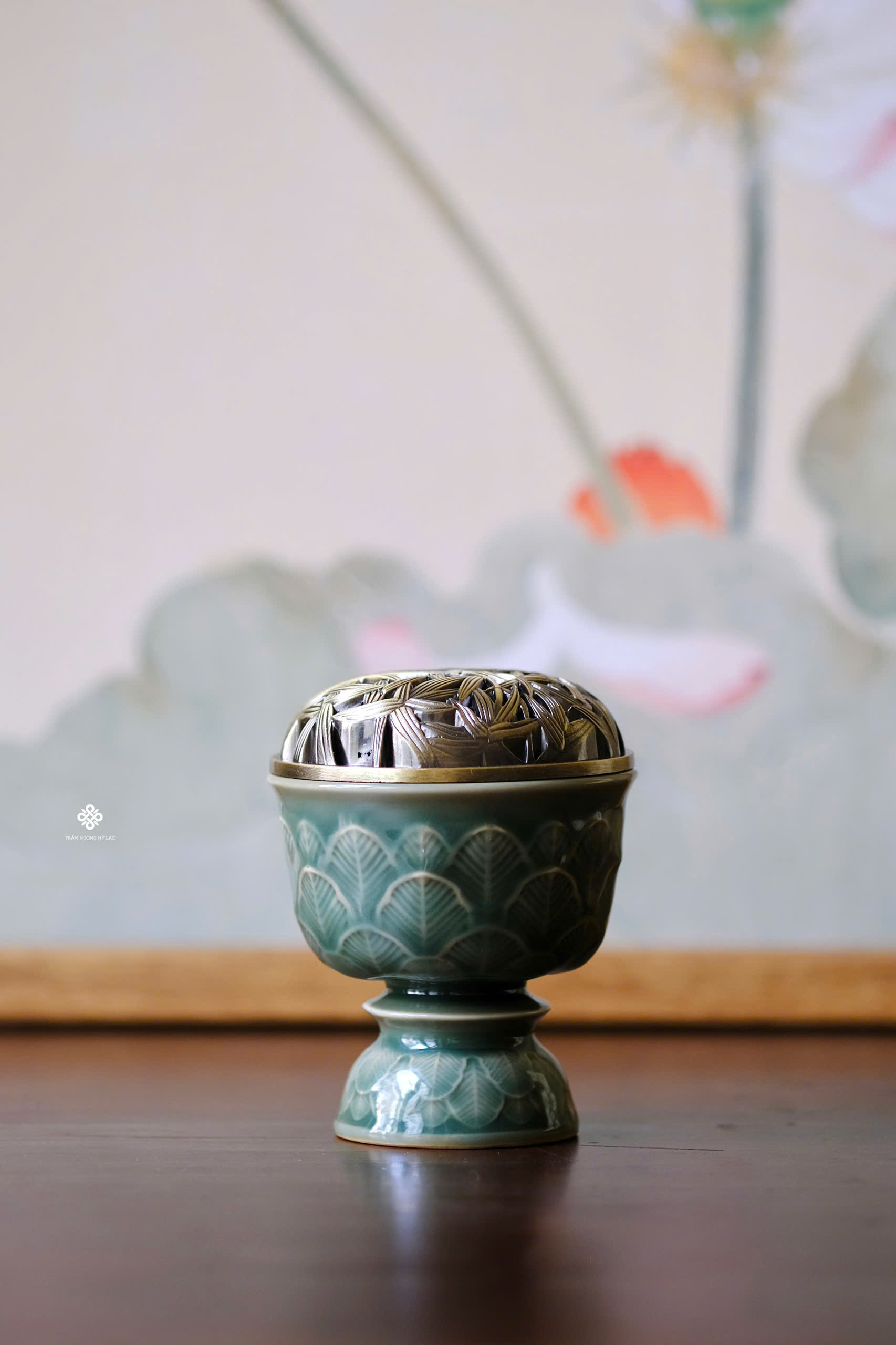 Lư gốm thanh diệp