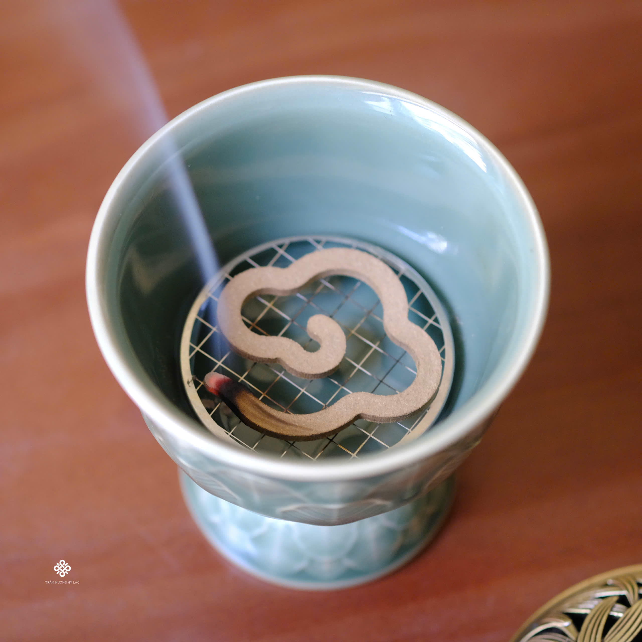 Lư gốm thanh diệp