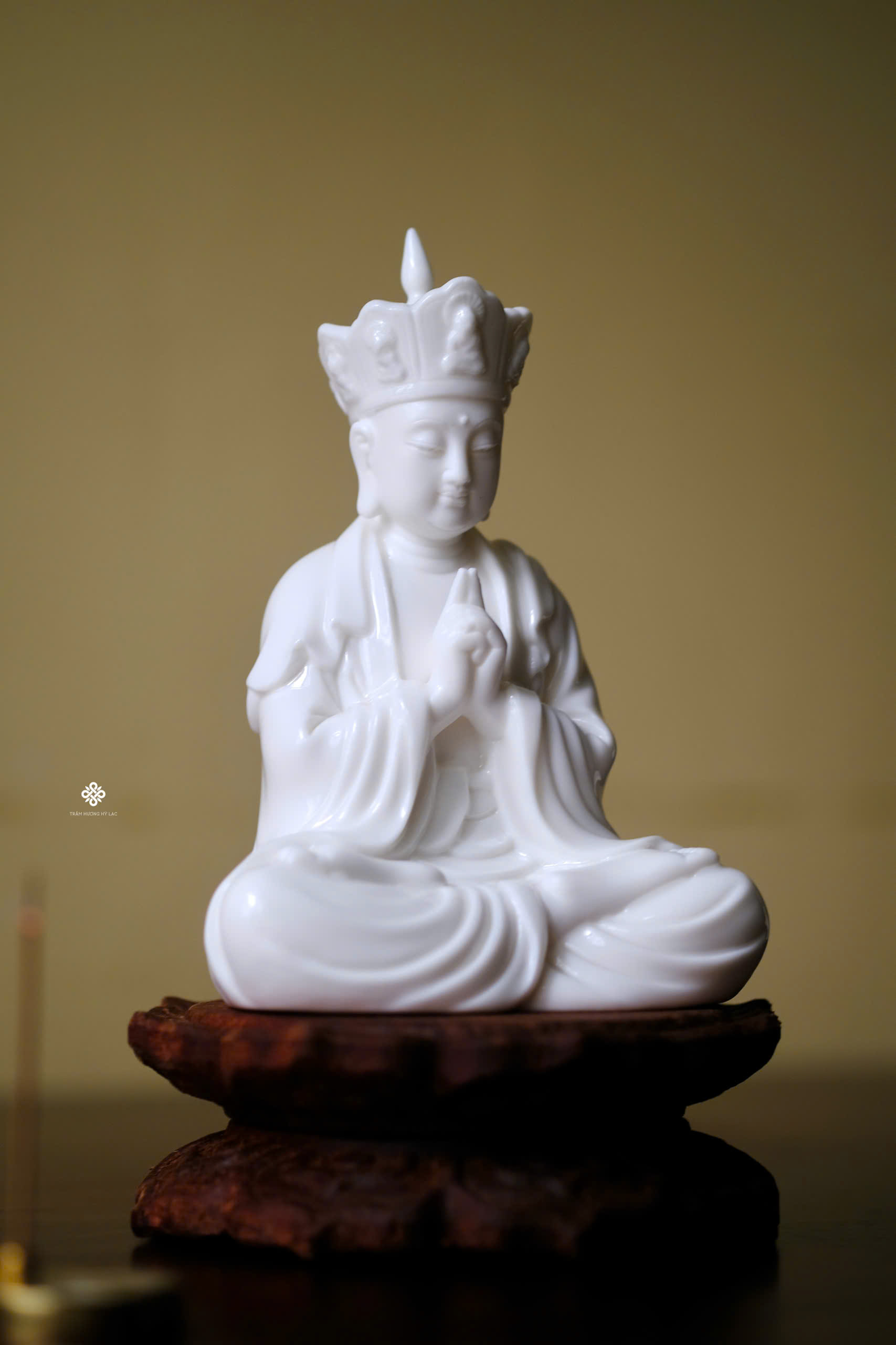 Tượng Địa Tạng Bồ Tát an hoà sứ trắng