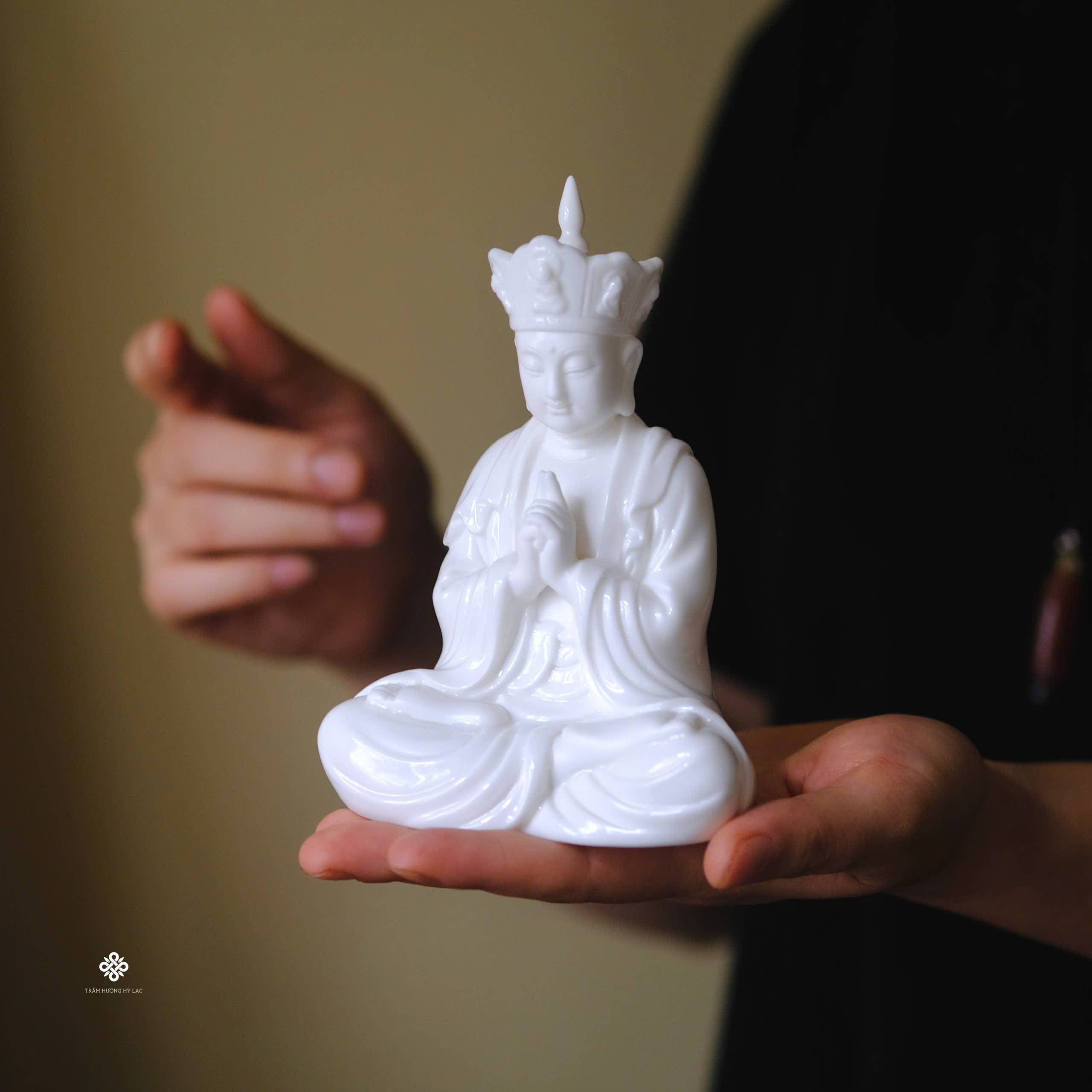 Tượng Địa Tạng Bồ Tát an hoà sứ trắng