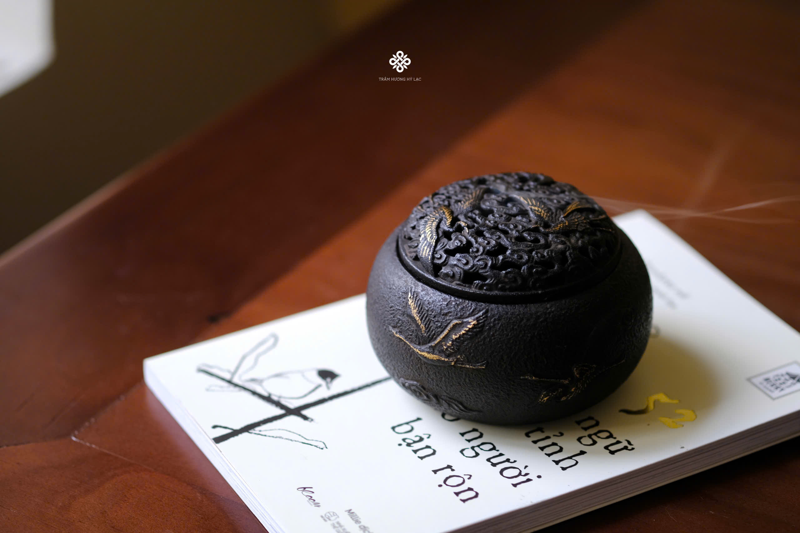 Lư gang vân điểu