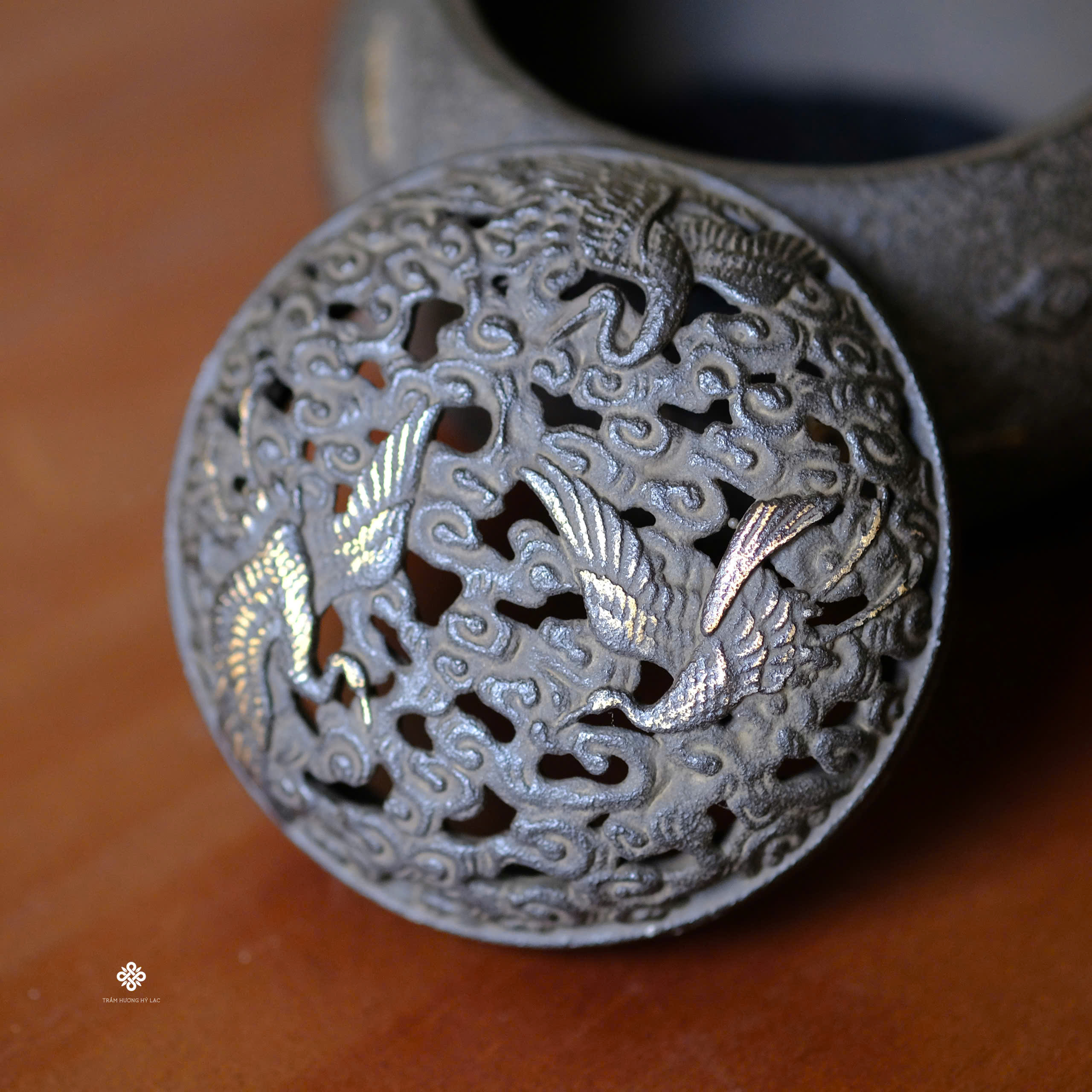 Lư gang vân điểu