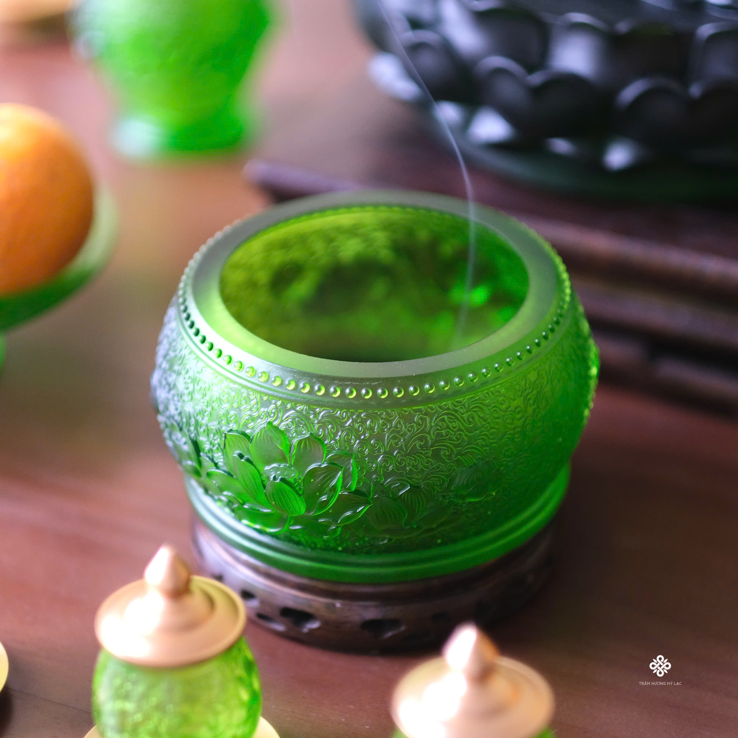 Ban thờ hoa sen lưu ly xanh lá