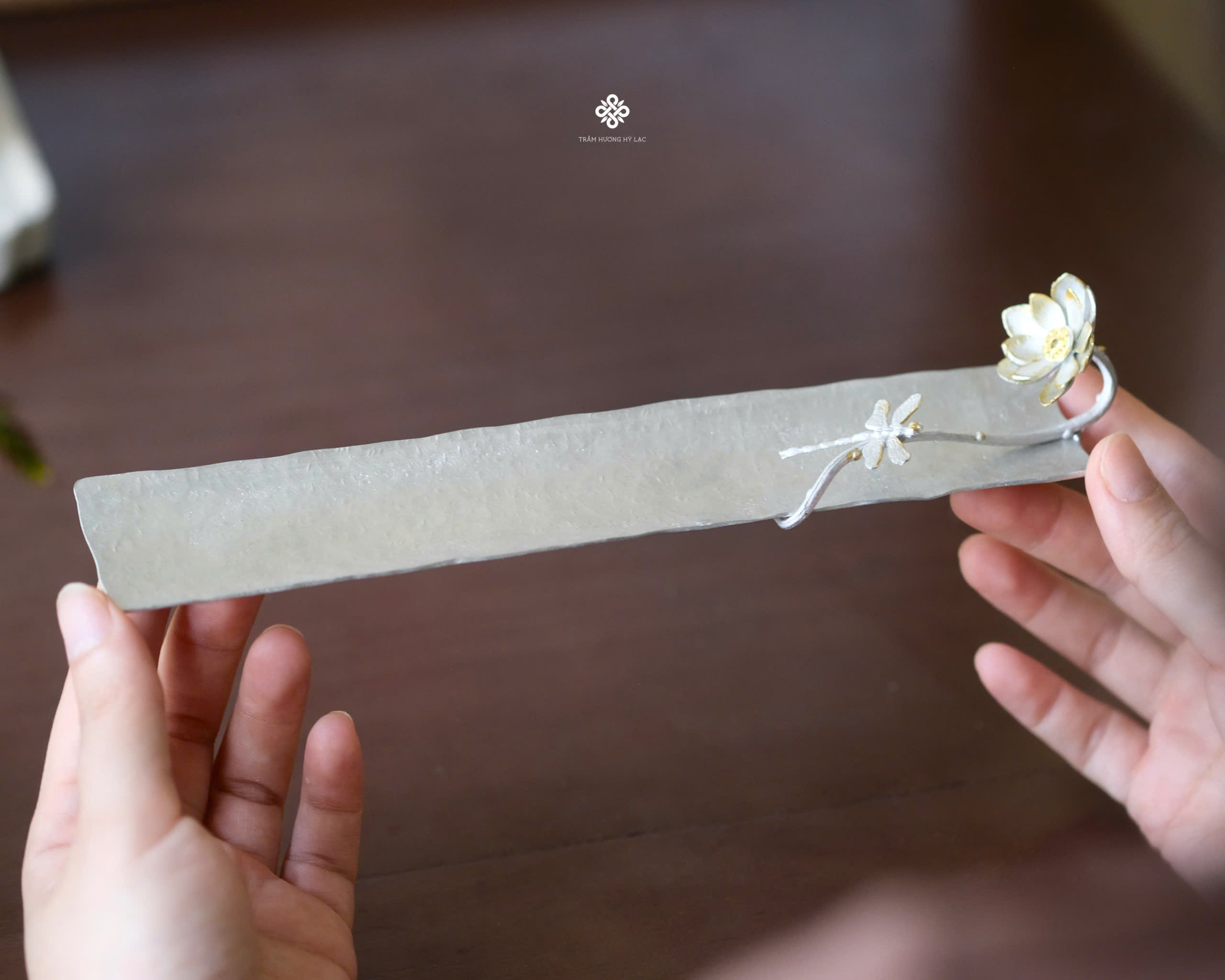 Lư thiếc thanh đình ỷ hoa