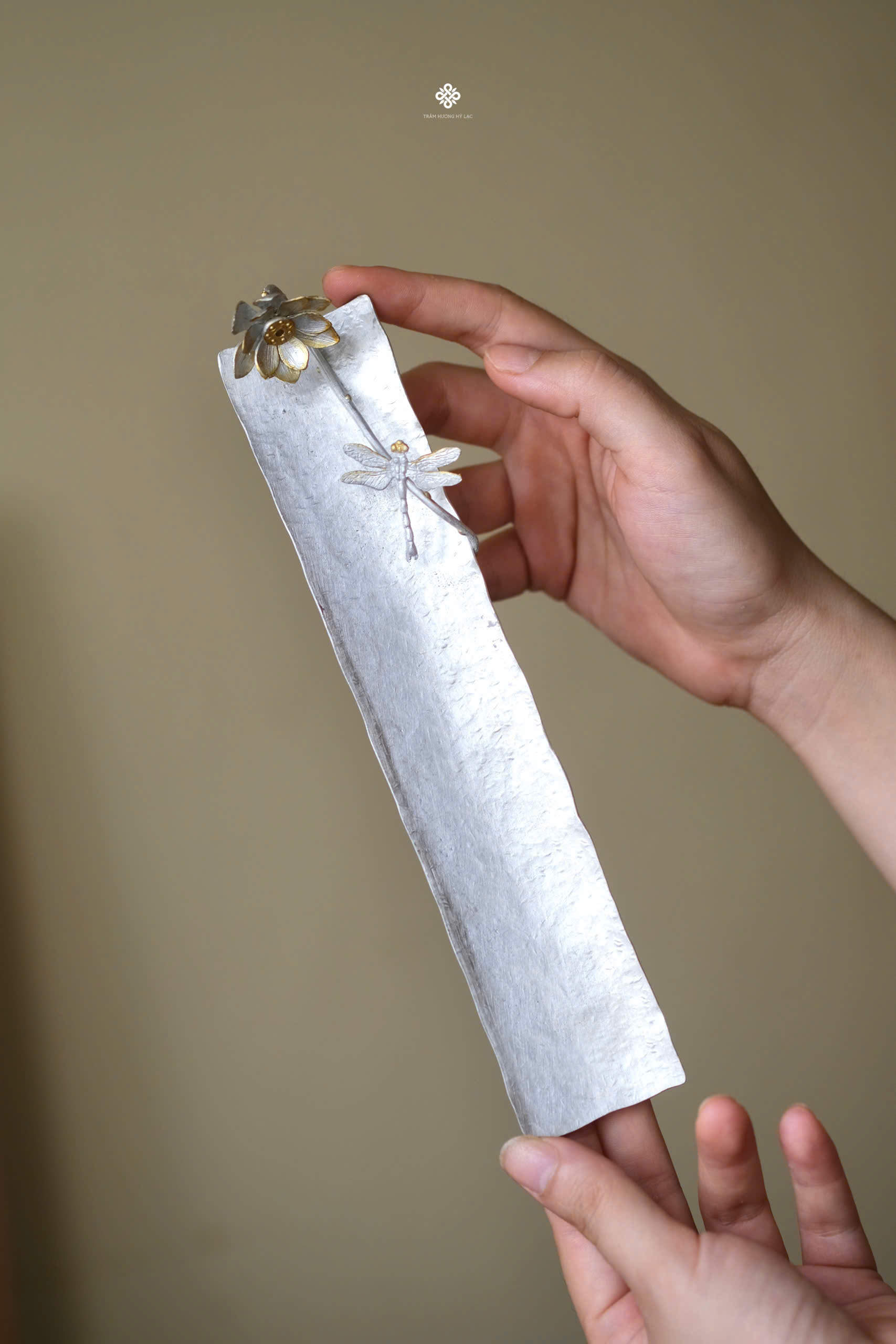 Lư thiếc thanh đình ỷ hoa