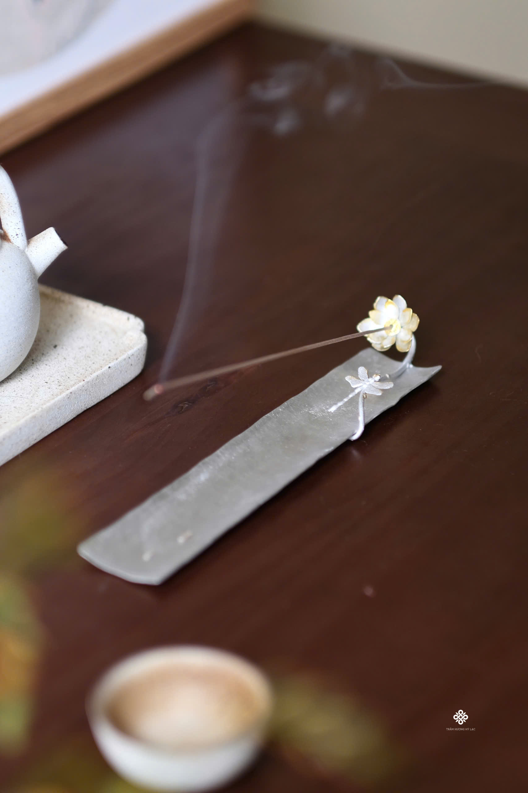 Lư thiếc thanh đình ỷ hoa