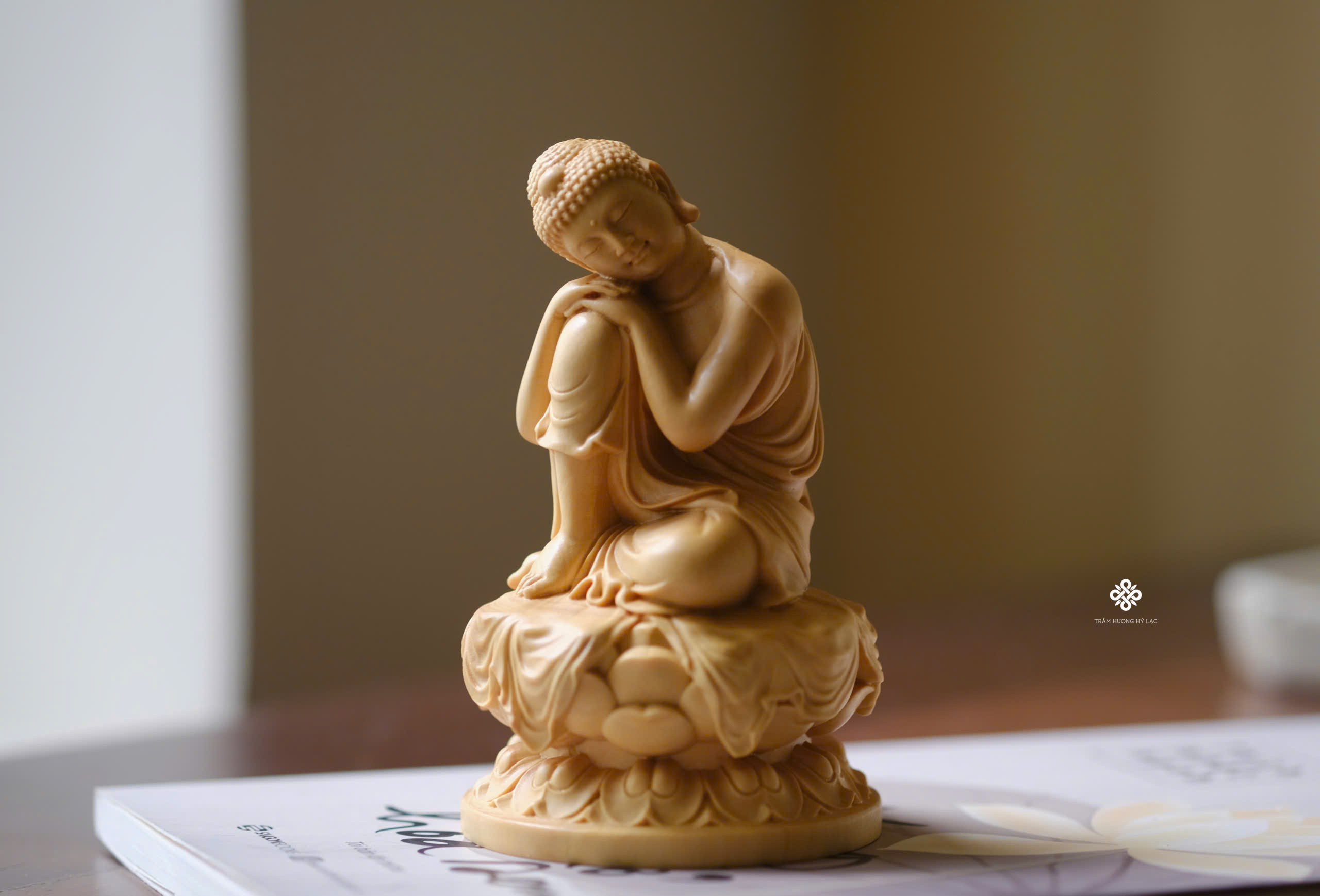 Tượng Phật an nhiên gỗ hoàng dương lá nhỏ 10cm