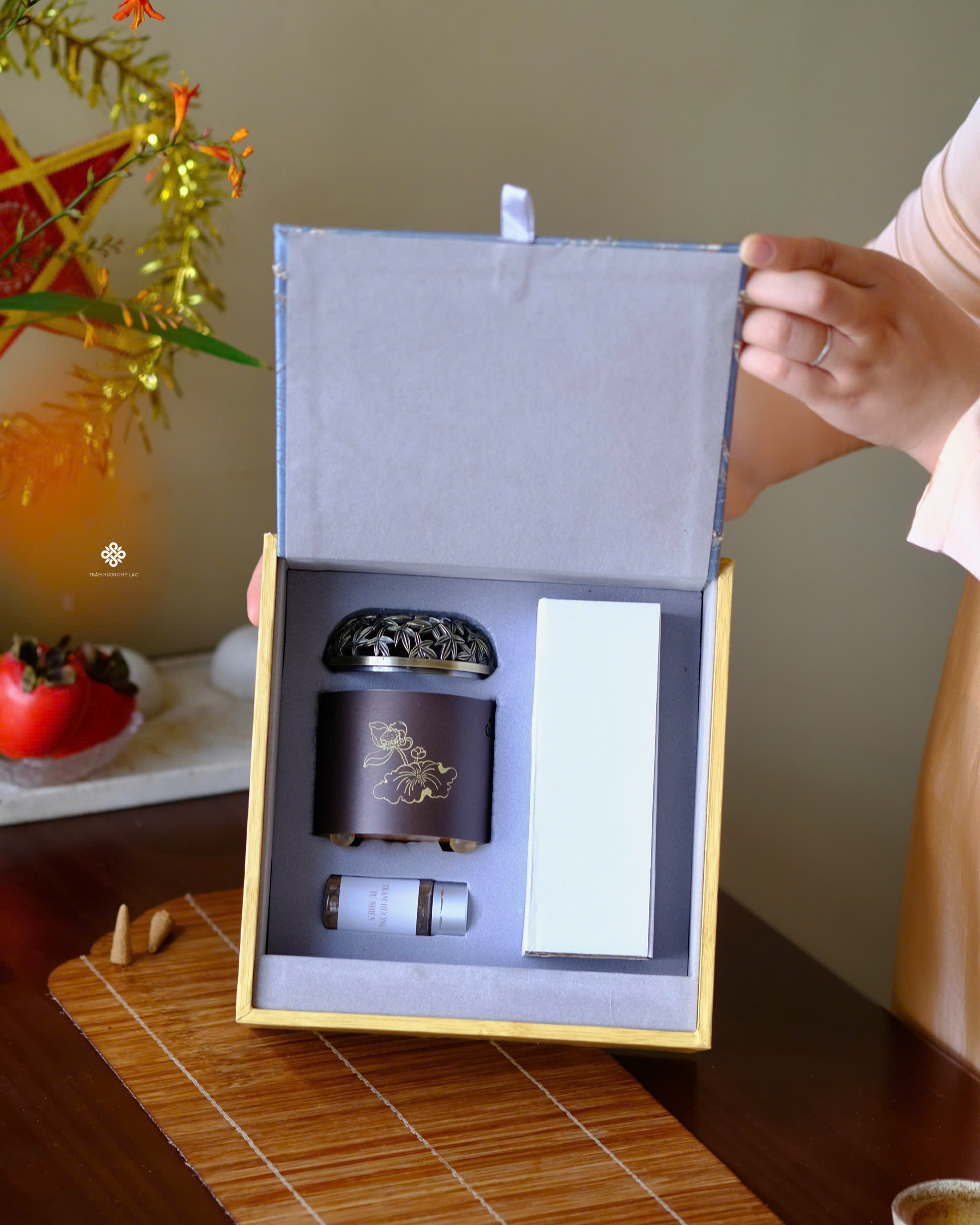Bộ quà tặng thưởng trầm Hương Liên