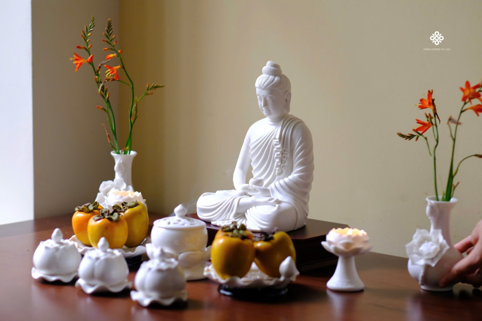 Ban thờ bạch liên
