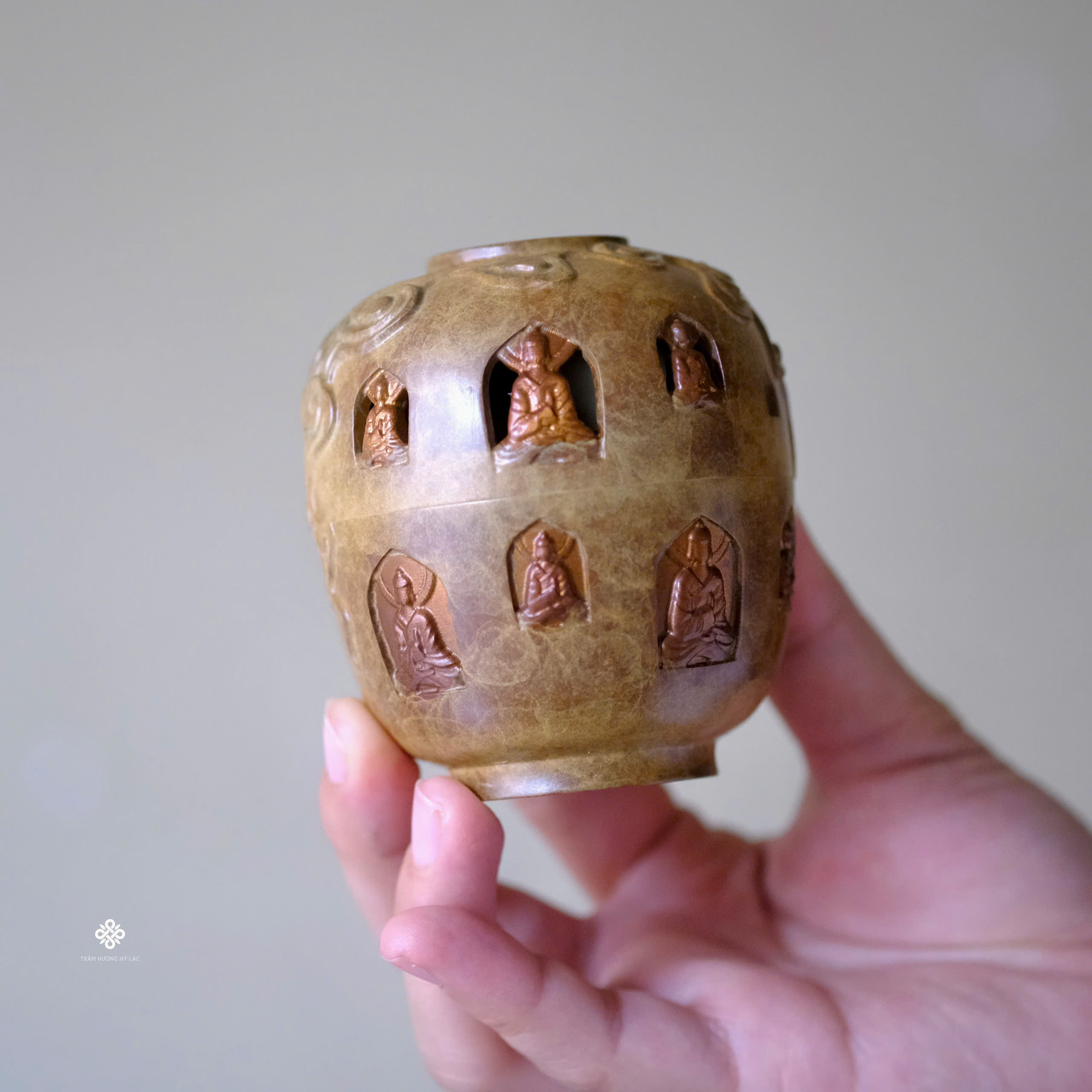 Lư đồng lối vào thiền môn nhỏ - vàng