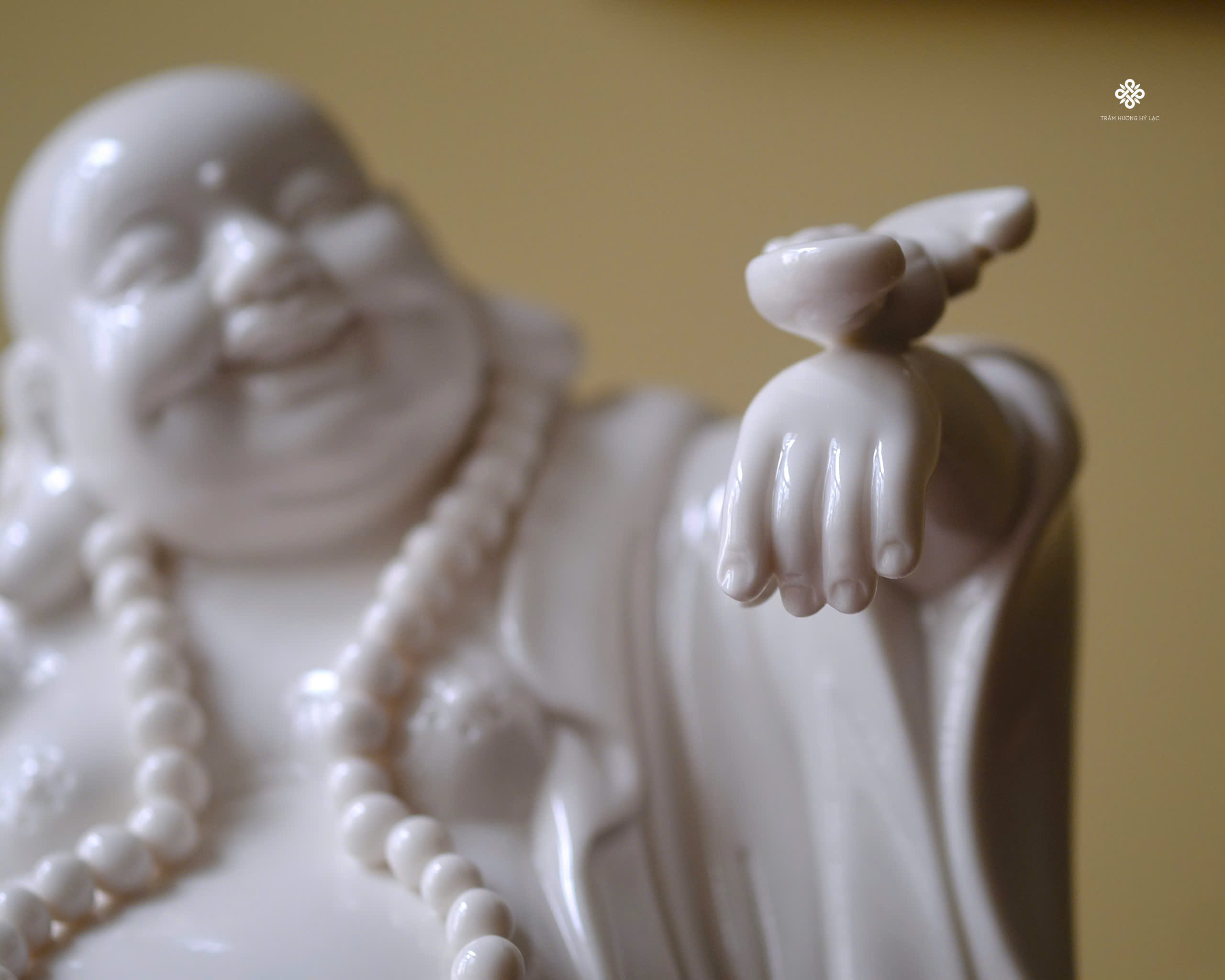 Tượng Đức Phật Di Lặc phúc hỷ sứ trắng