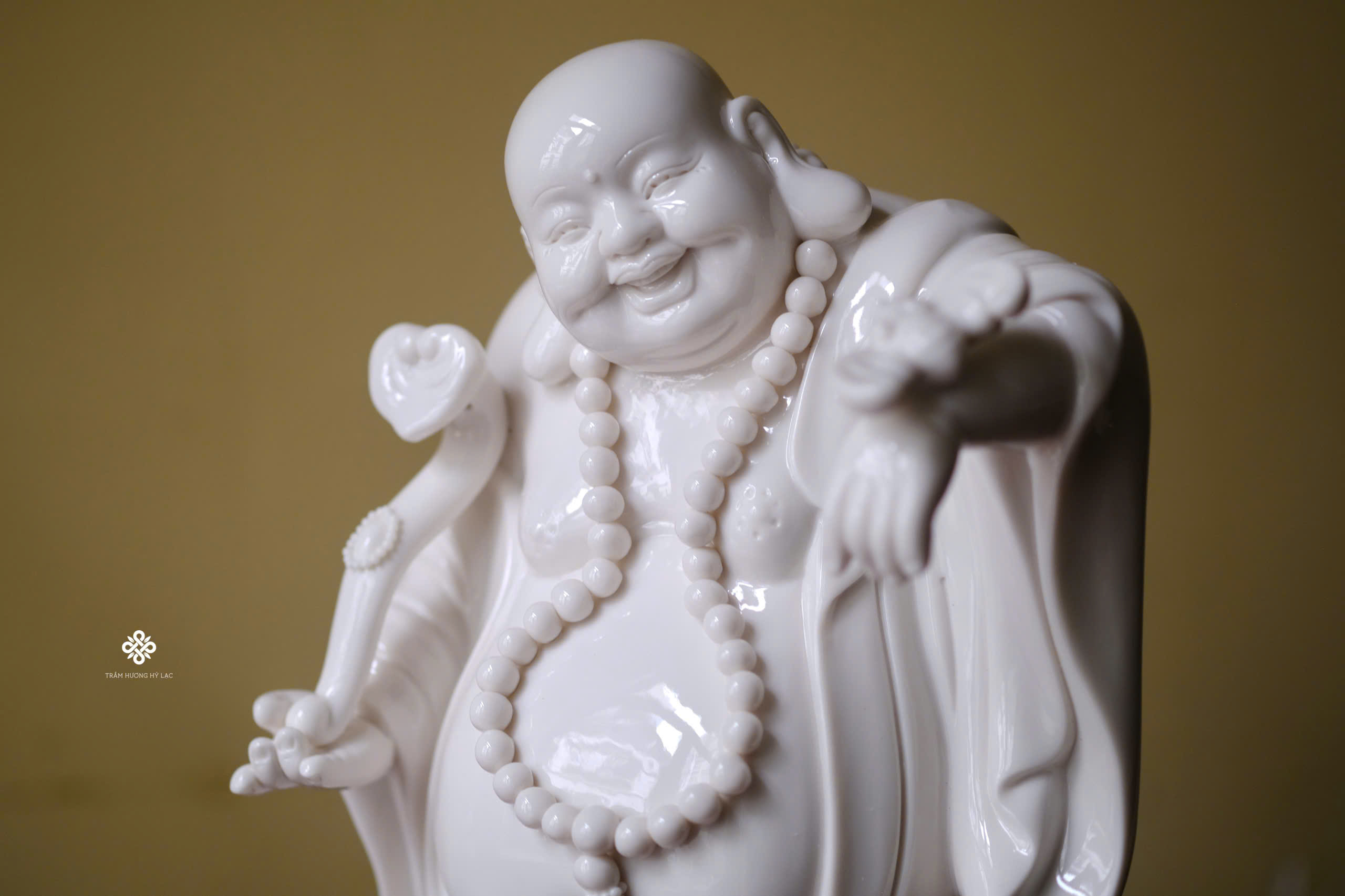 Tượng Đức Phật Di Lặc phúc hỷ sứ trắng