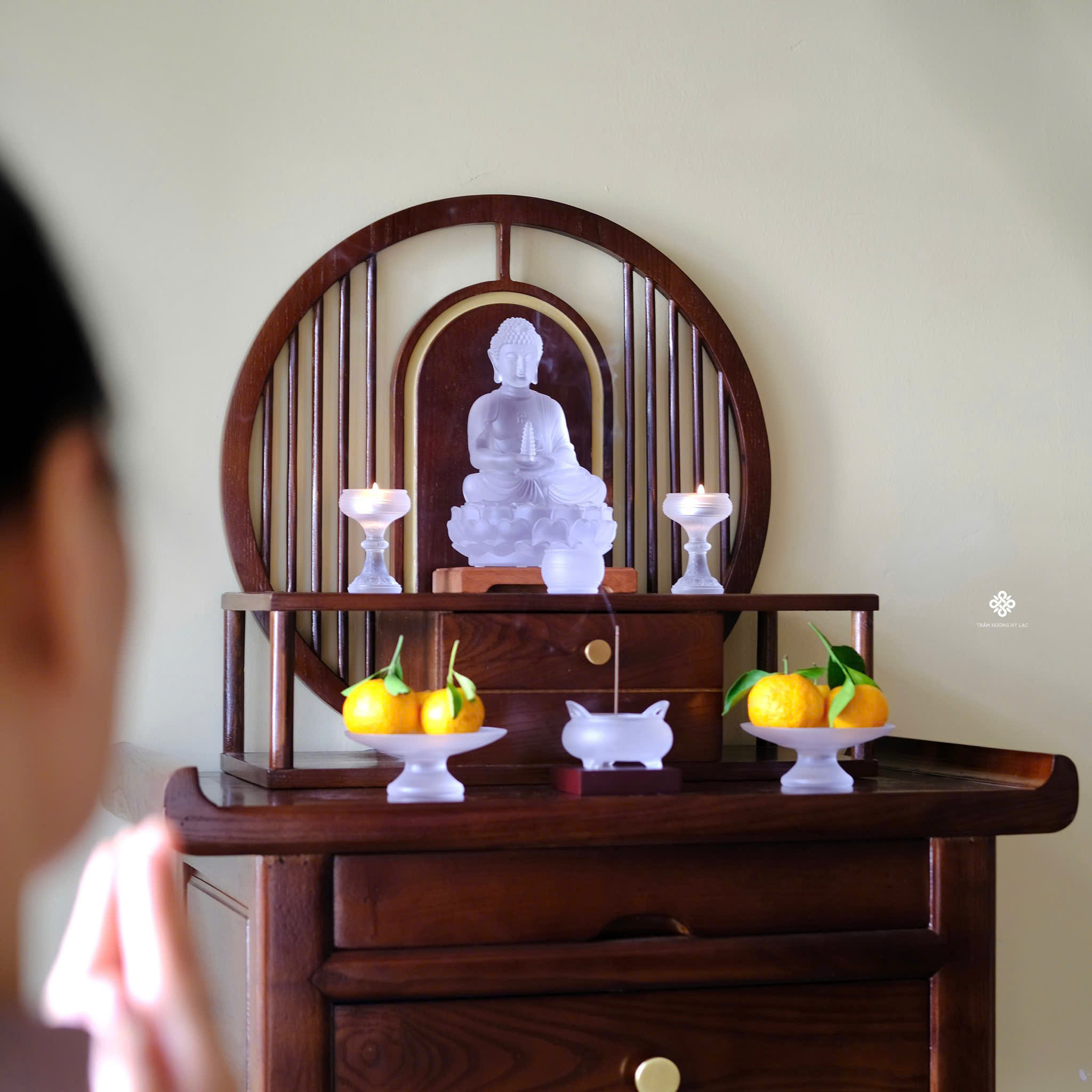 Ban thờ lưu ly trắng nhỏ
