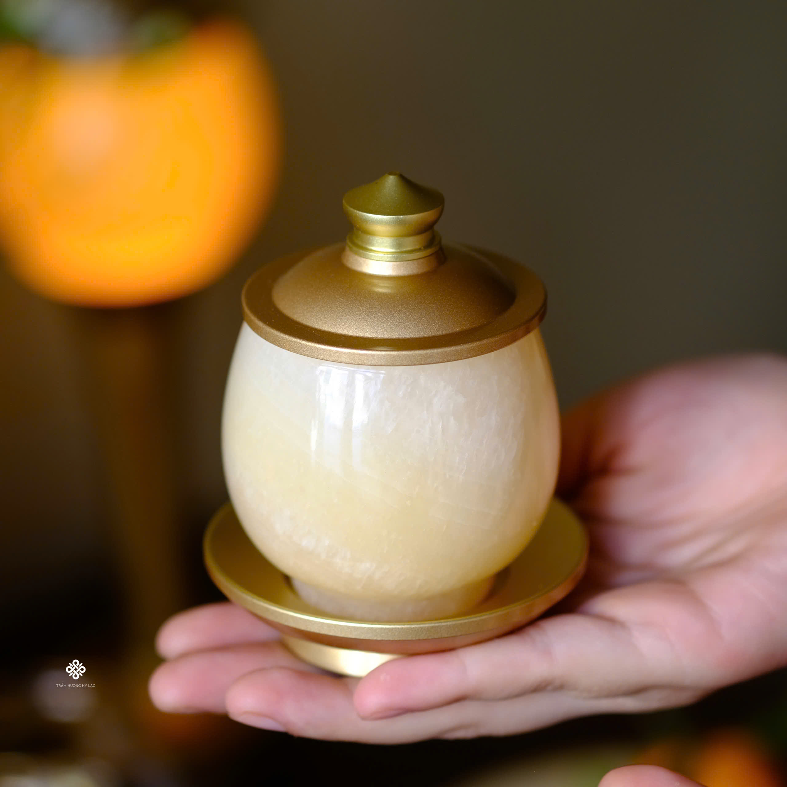 Chén nước ngọc bích vàng