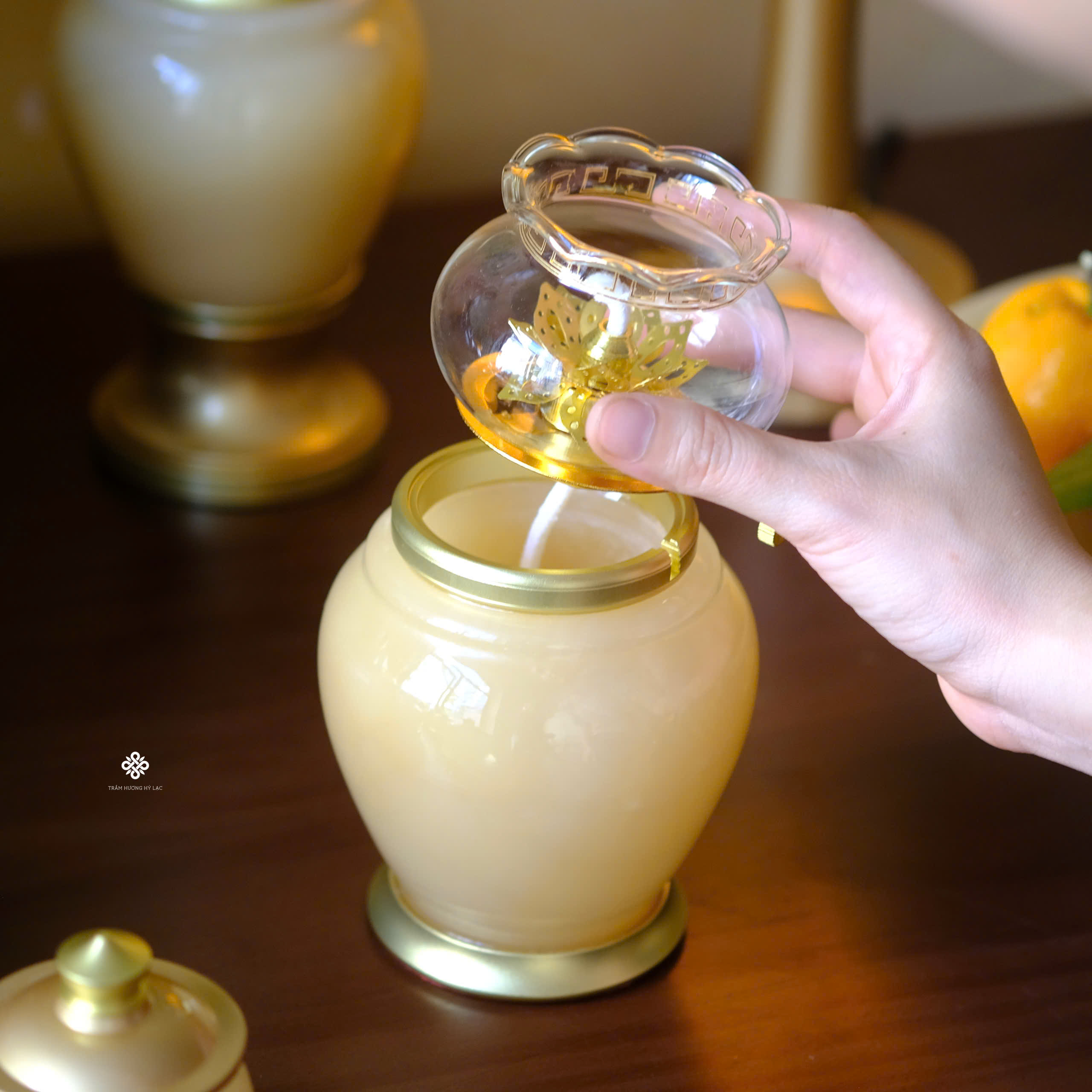 Đèn dầu ngọc bích vàng