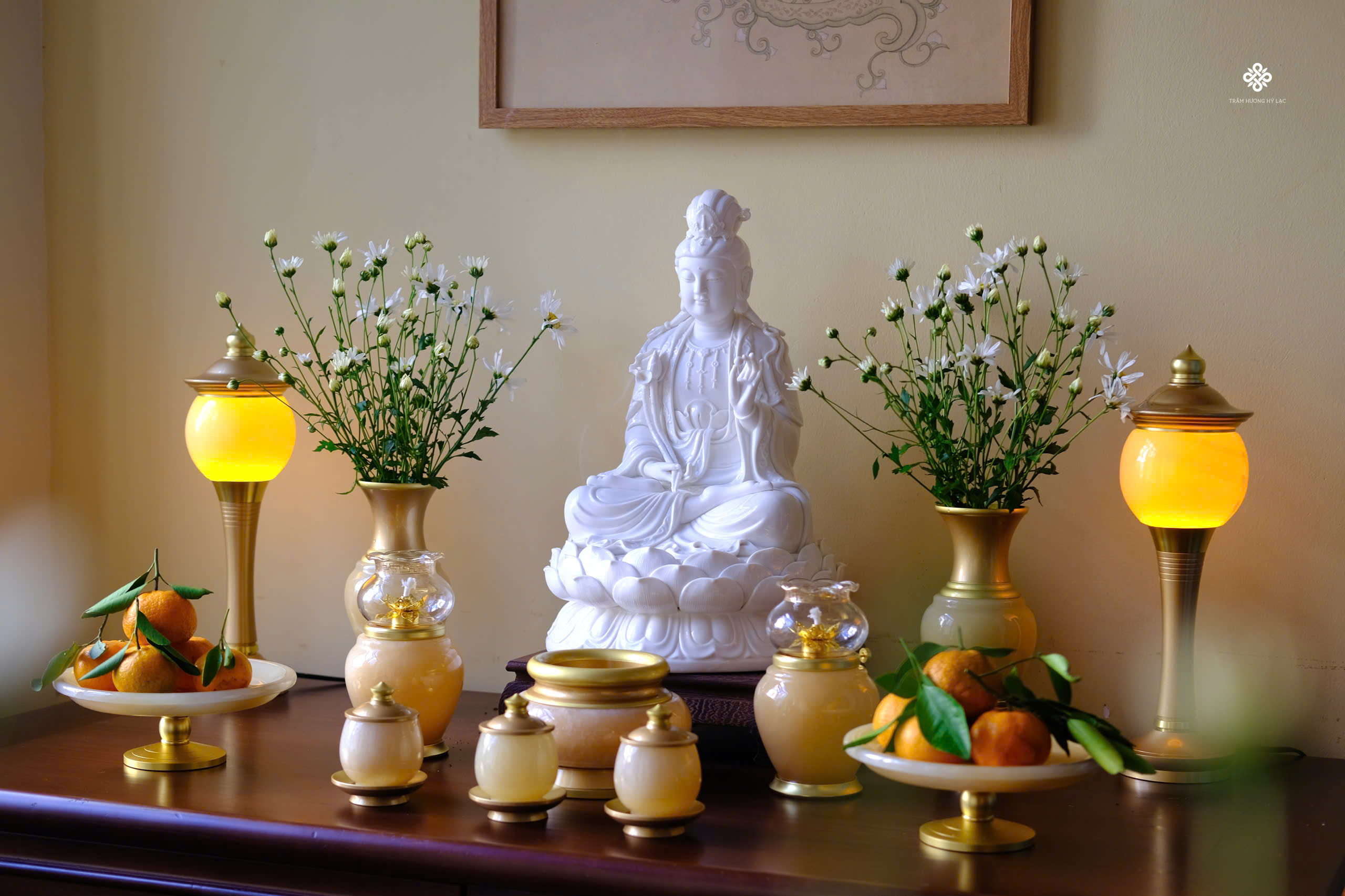 Ban thờ ngọc bích vàng
