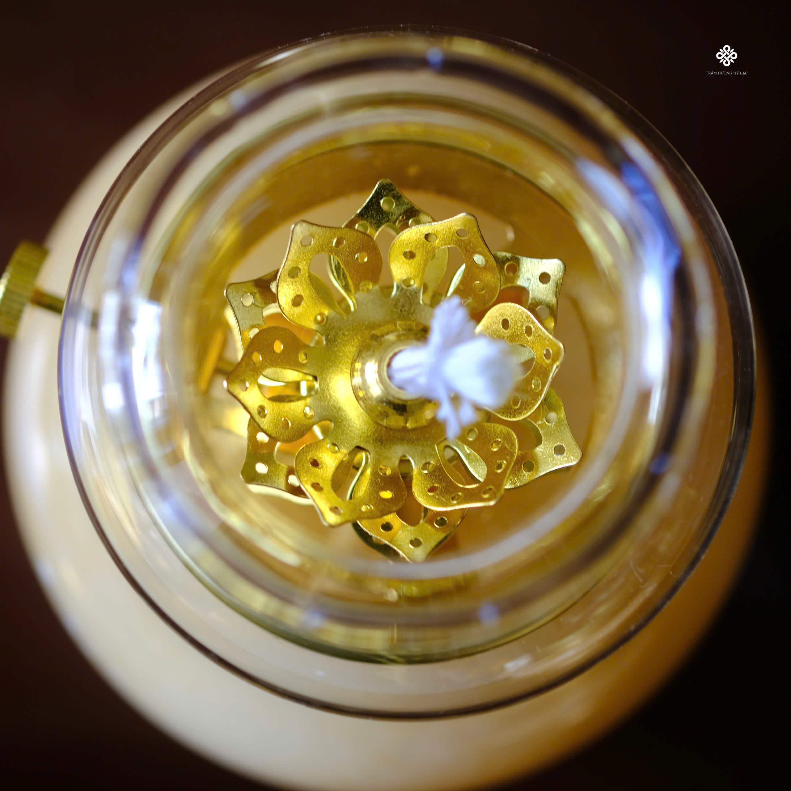 Đèn dầu ngọc bích vàng