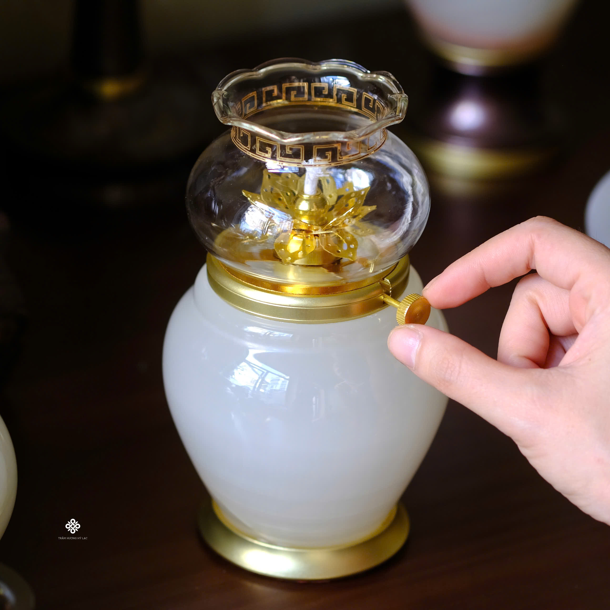 Đèn dầu ngọc bích xanh
